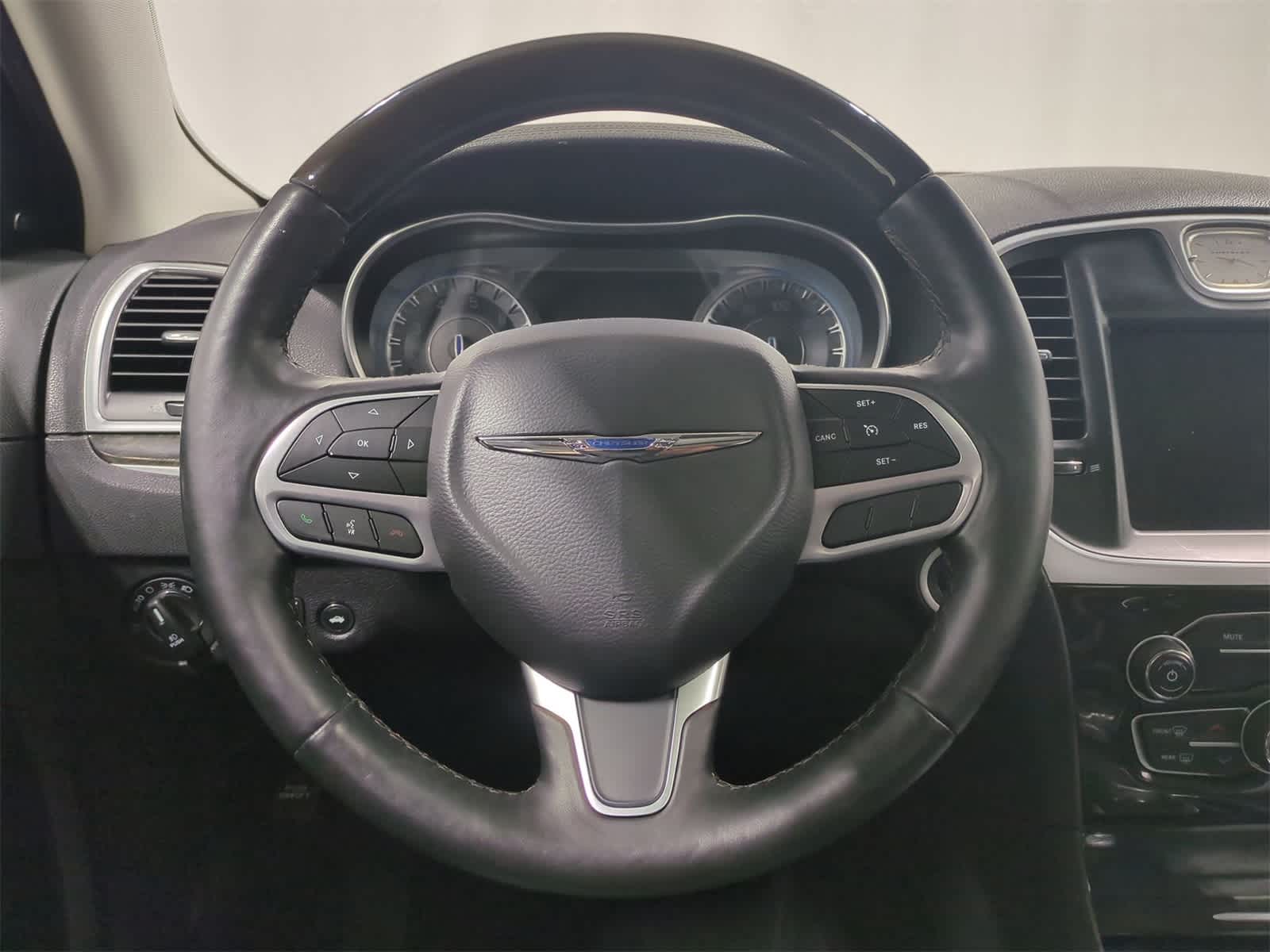 Thumbnail: 2019 Chrysler 300 - 25