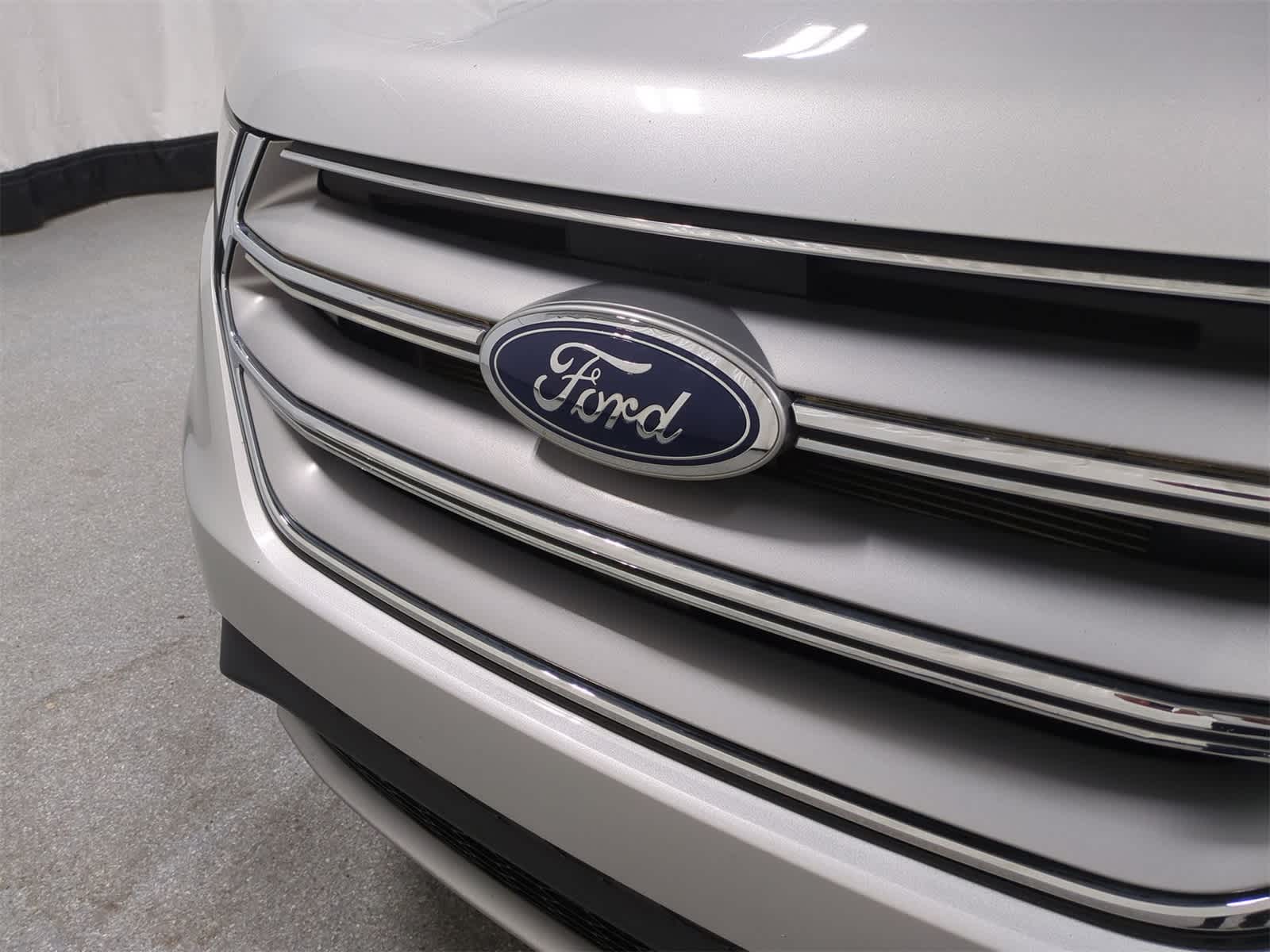2018 Ford Edge Titanium 12