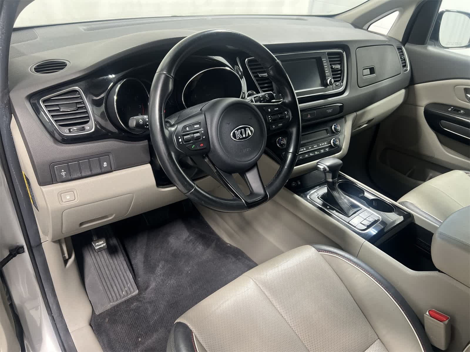 Thumbnail: 2017 Kia Sedona - 10