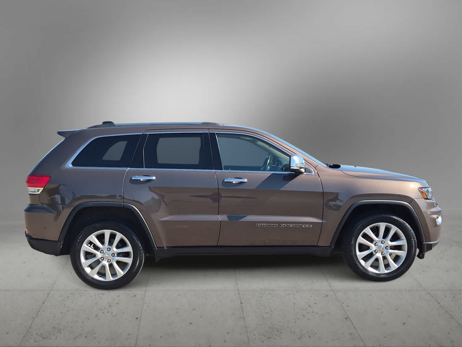 Thumbnail: 2017 Jeep Grand Cherokee - 9