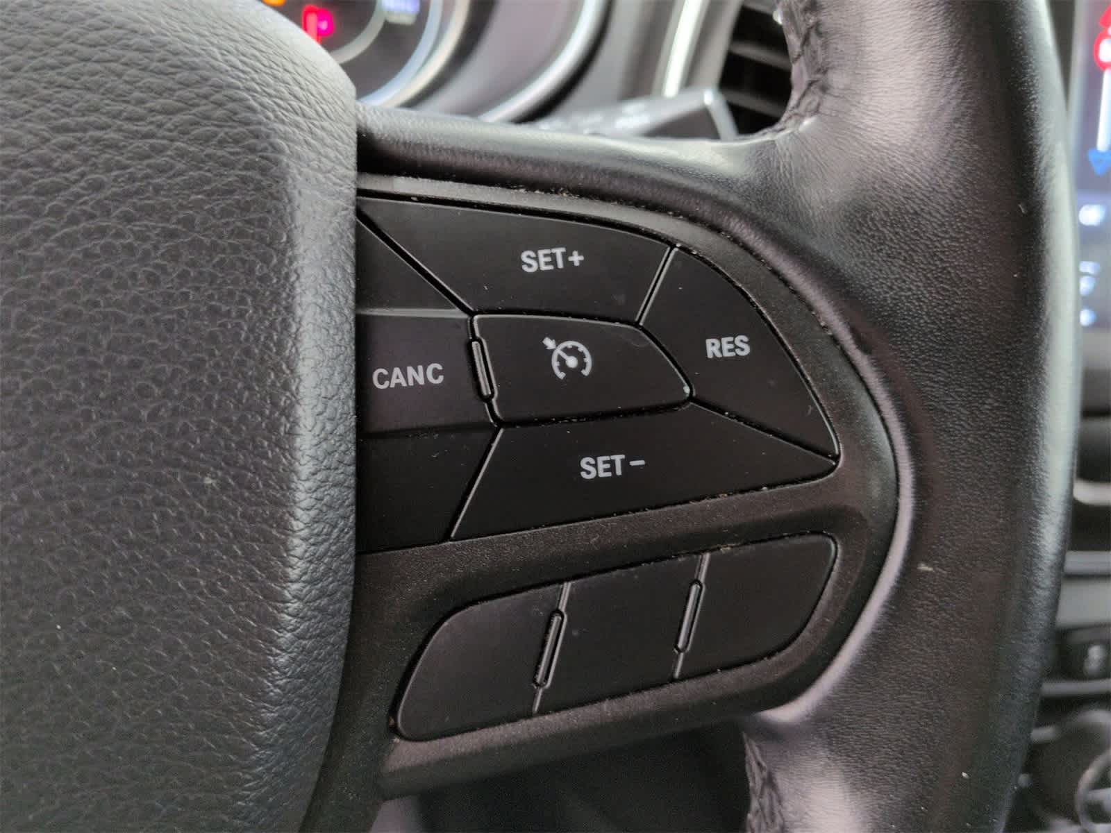 Thumbnail: 2019 Jeep Cherokee - 25