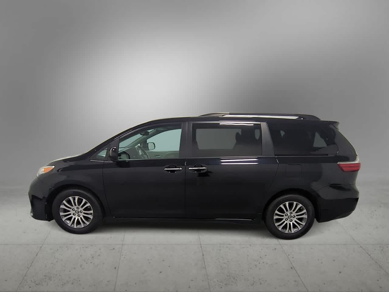 Thumbnail: 2020 Toyota Sienna - 5