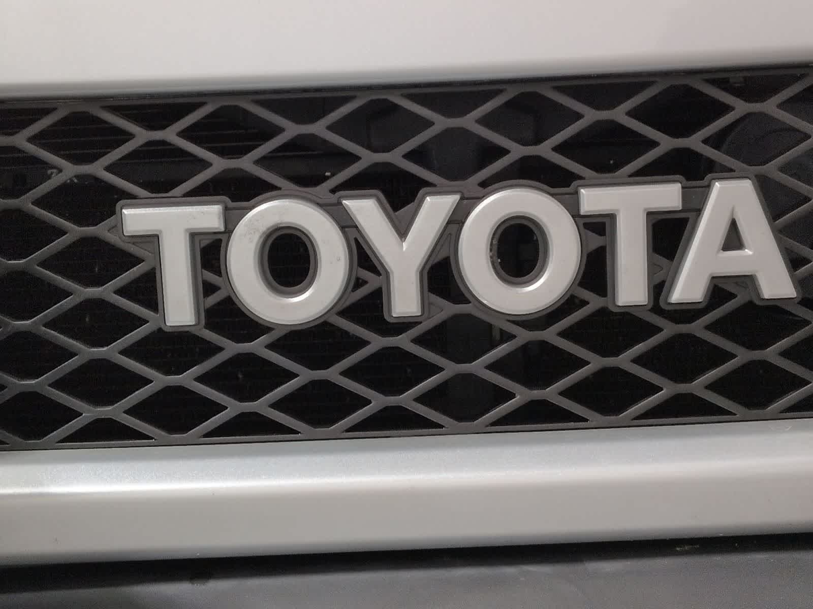 Thumbnail: 2008 Toyota FJ Cruiser - 11