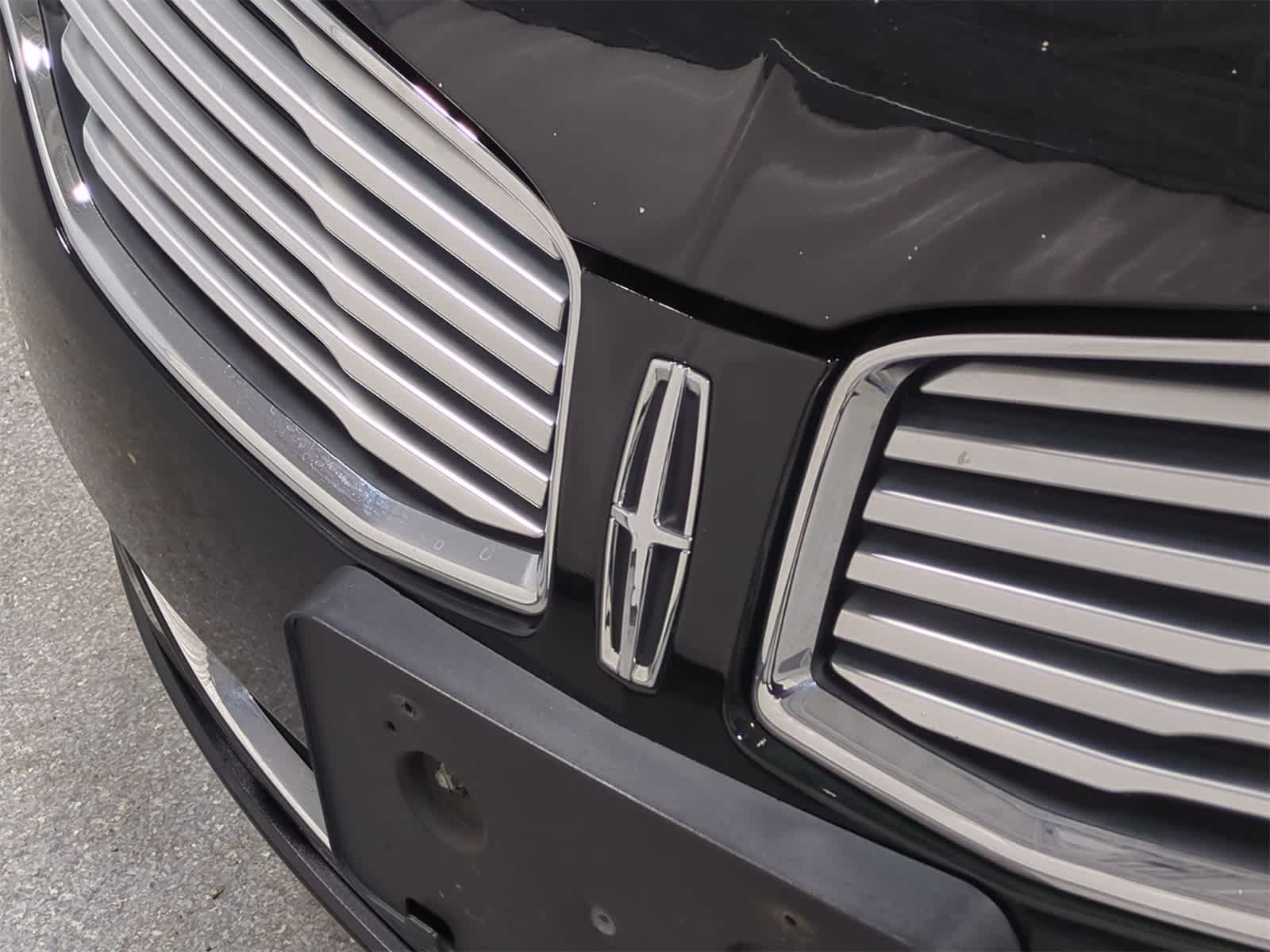 Thumbnail: 2016 Lincoln MKZ - 12
