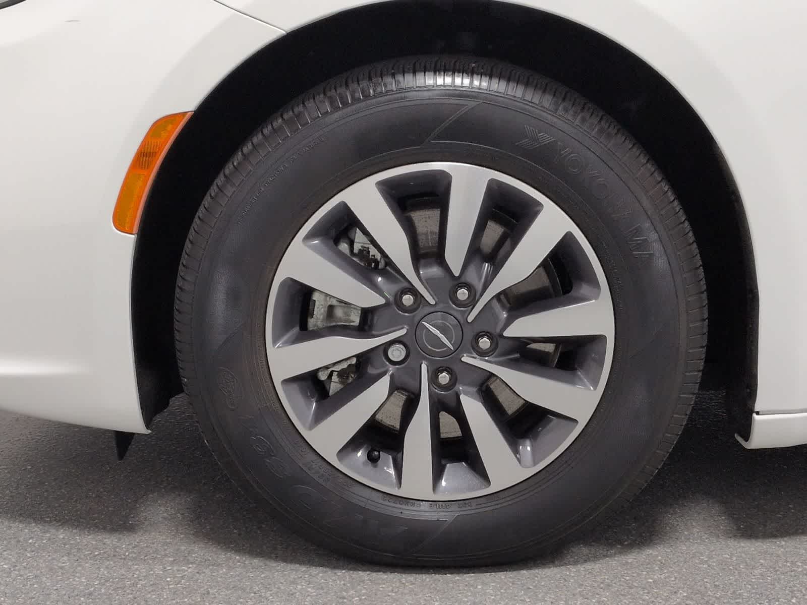 Thumbnail: 2022 Chrysler Pacifica - 14