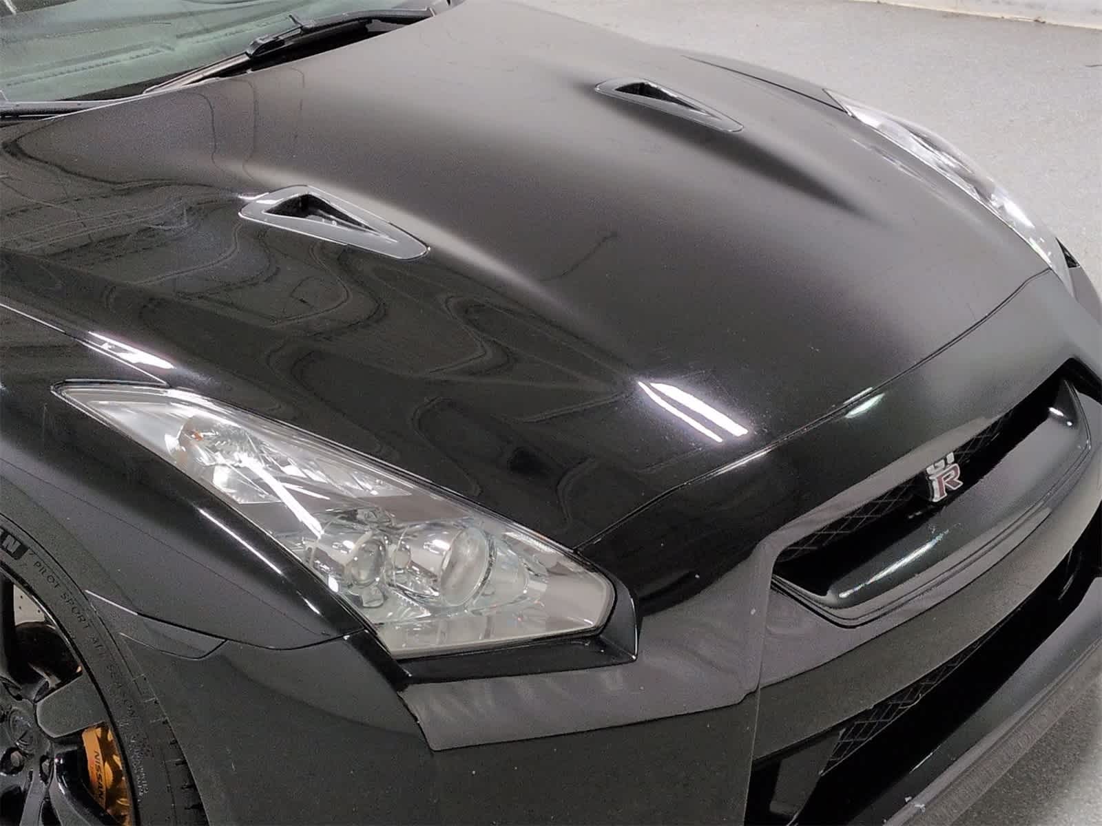 Thumbnail: 2010 Nissan GT-R - 38