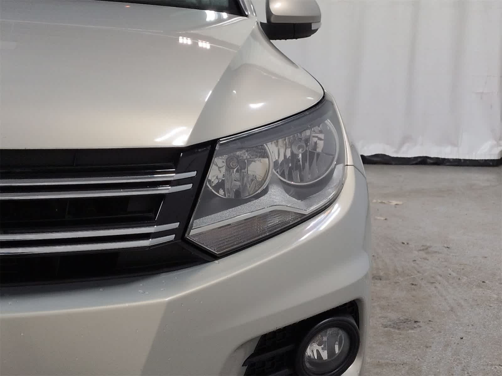 Thumbnail: 2013 Volkswagen Tiguan - 11