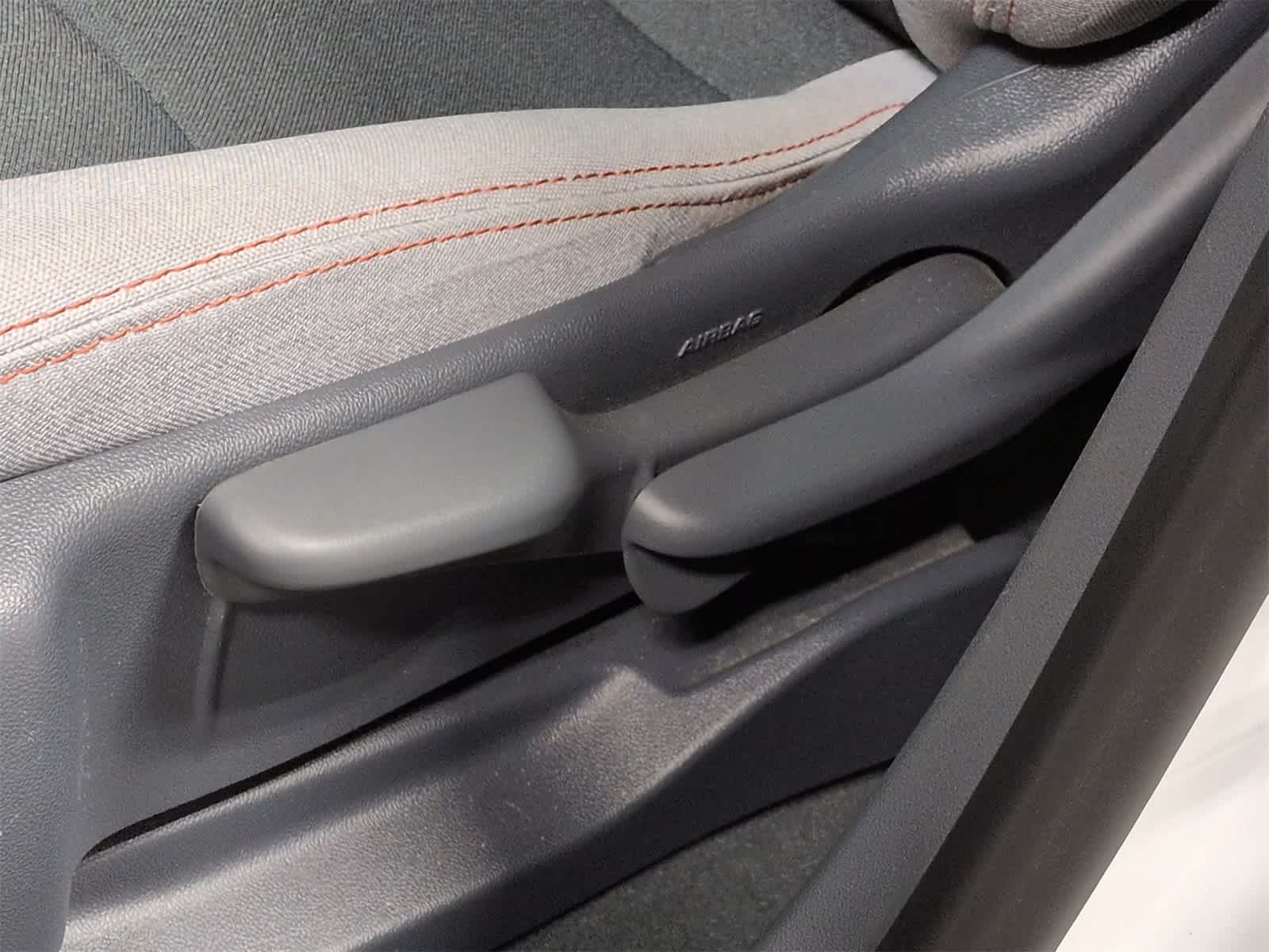 Thumbnail: 2017 Chevrolet Bolt EV - 18