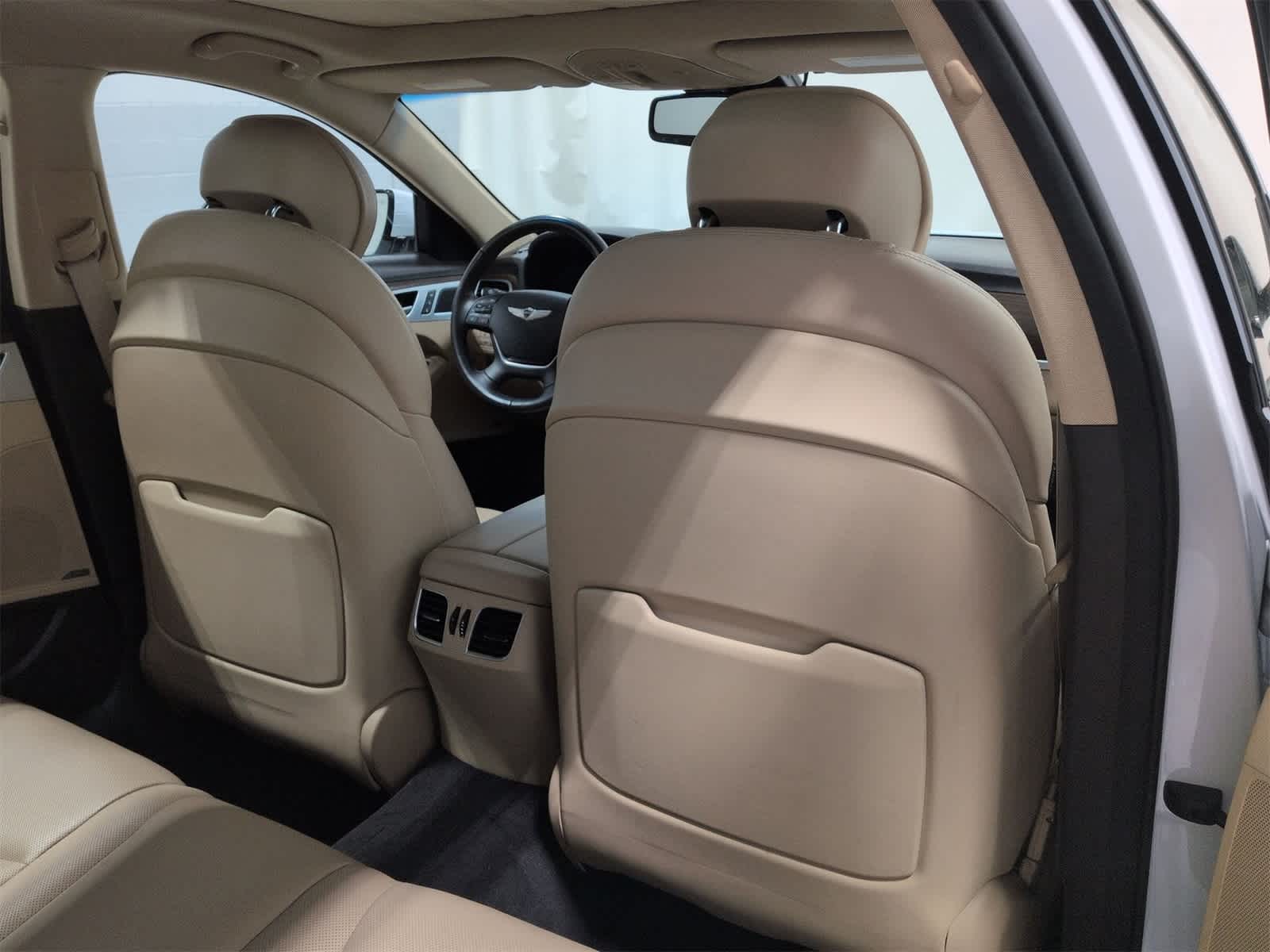 Thumbnail: 2015 Hyundai Genesis - 19