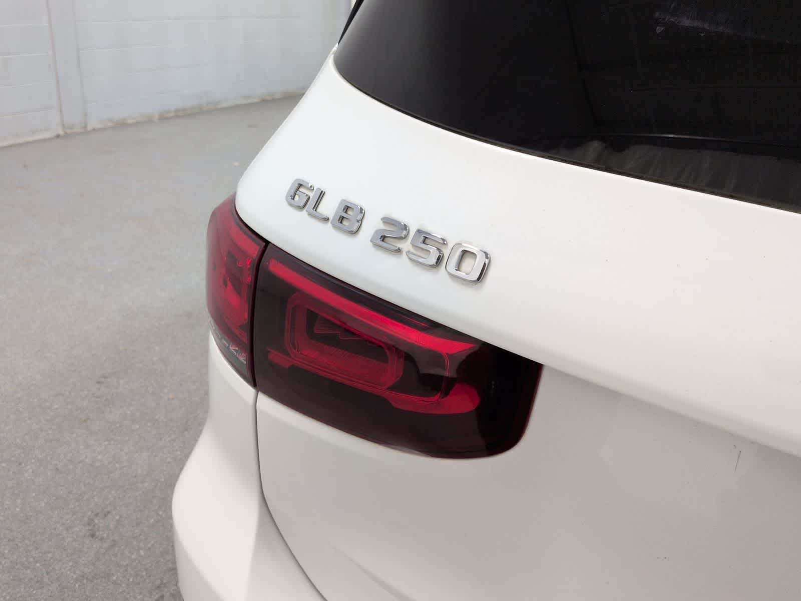 Thumbnail: 2022 Mercedes-Benz GLB - 12