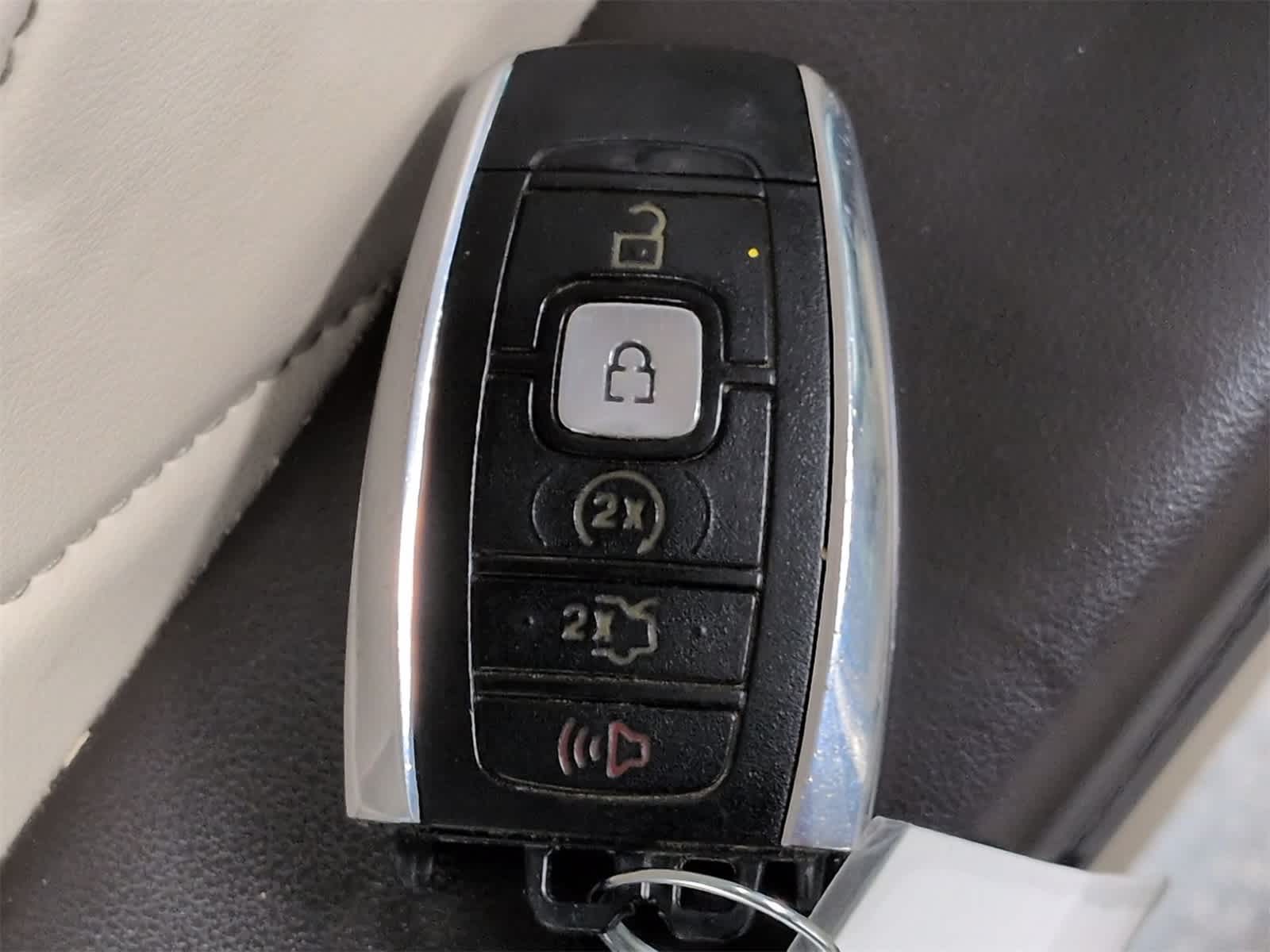 Thumbnail: 2017 Lincoln MKC - 34