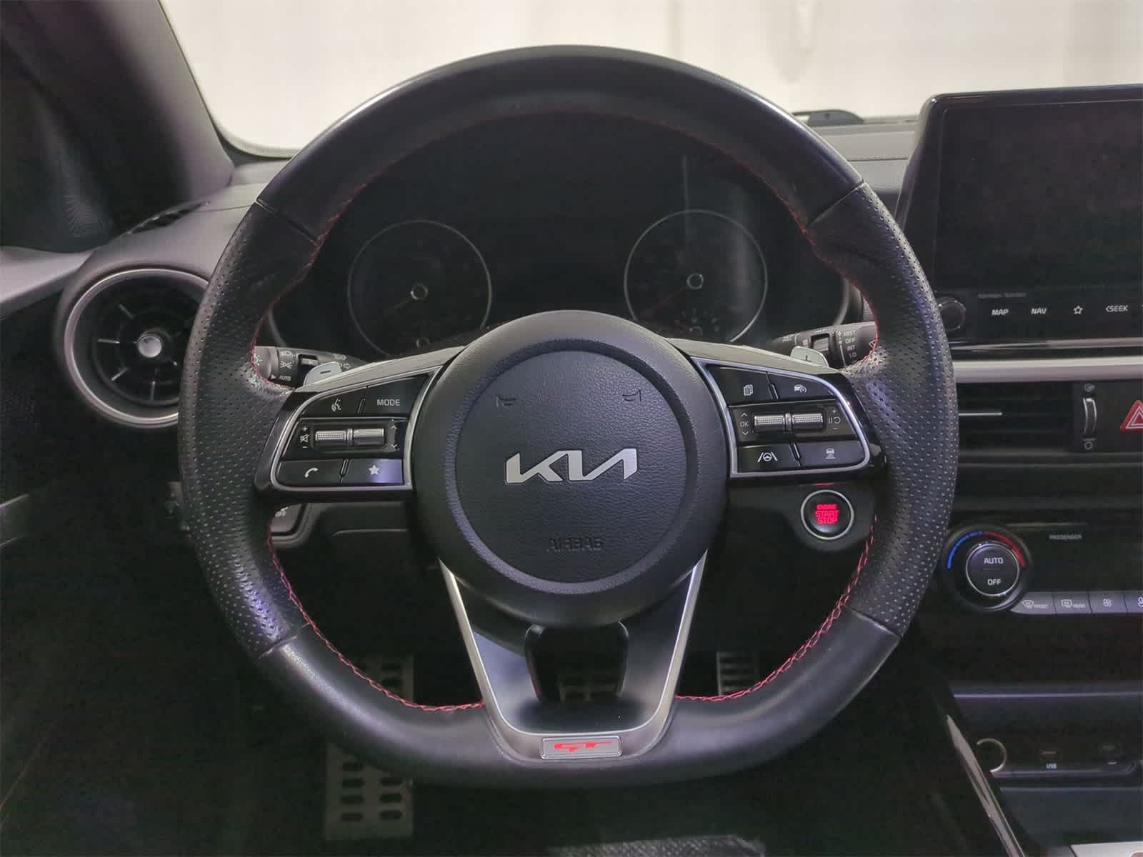 Thumbnail: 2022 Kia Forte - 24
