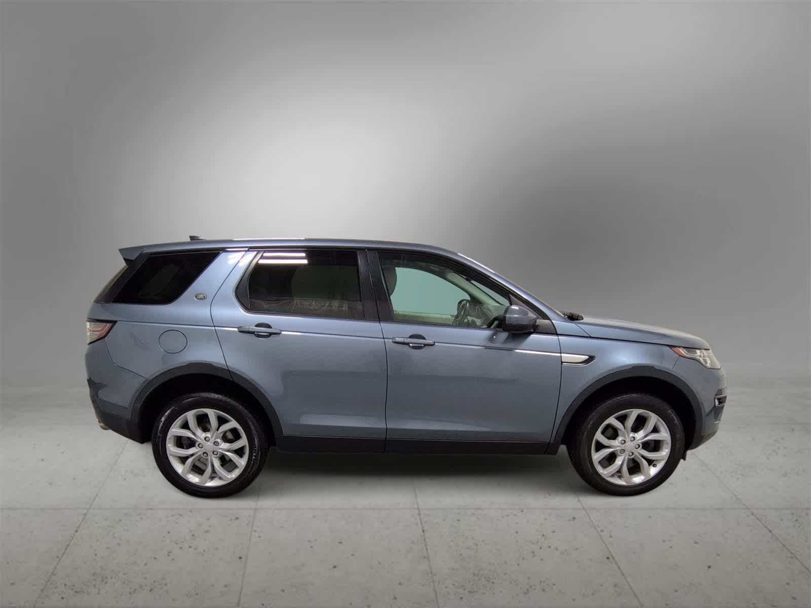 Thumbnail: 2018 Land Rover Discovery Sport - 9