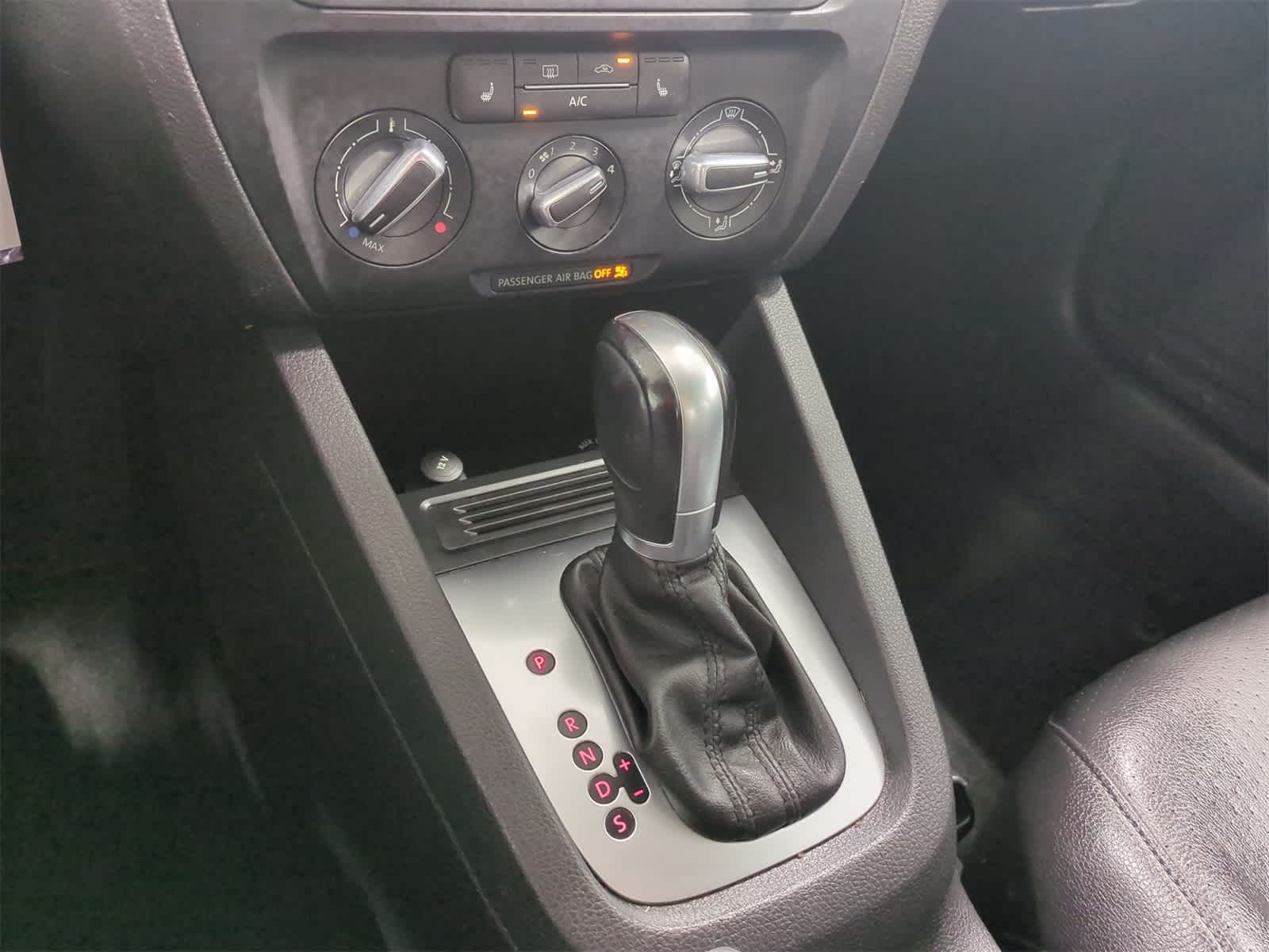 Thumbnail: 2014 Volkswagen Jetta - 30