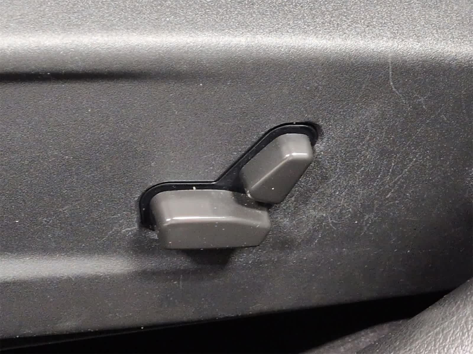 Thumbnail: 2022 Chrysler 300 - 18