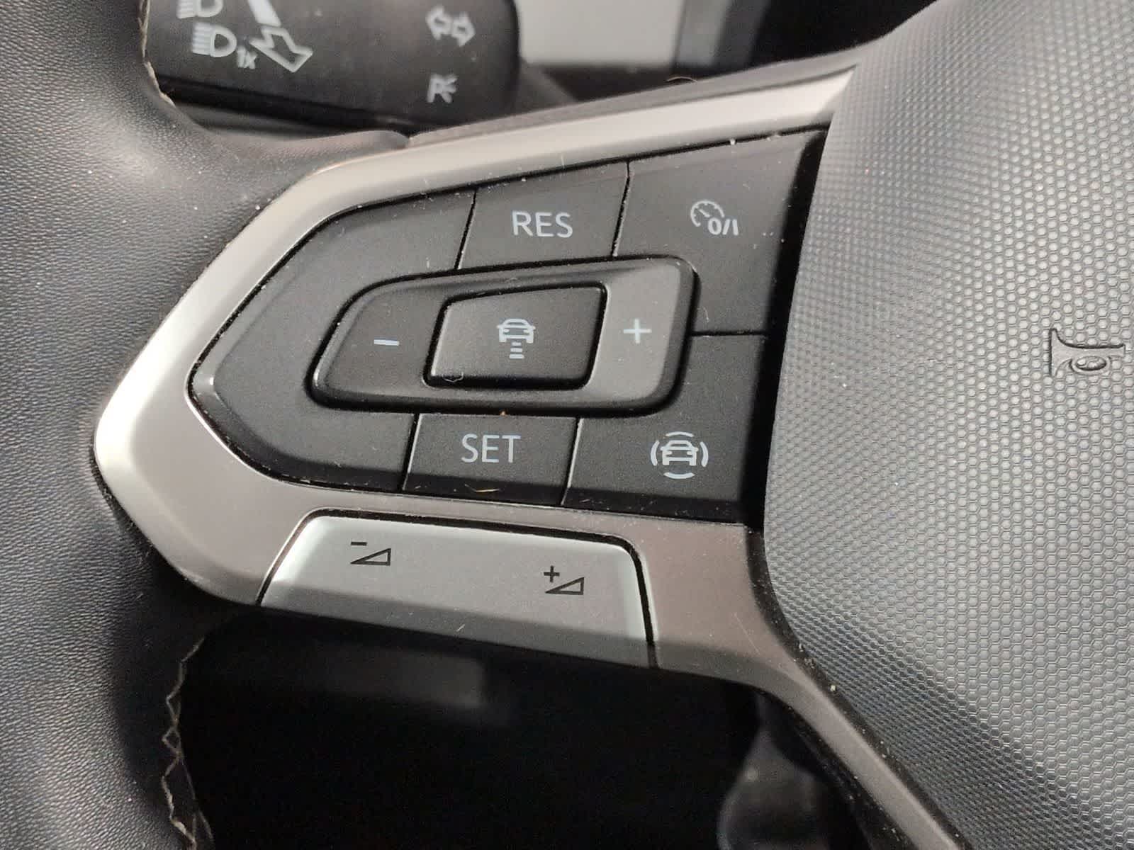 Thumbnail: 2023 Volkswagen Atlas - 24