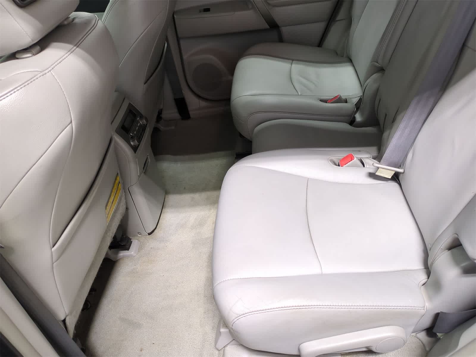 Thumbnail: 2010 Toyota Highlander - 21