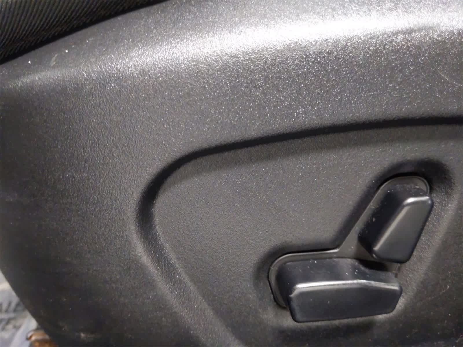 Thumbnail: 2015 Chrysler 200 - 19