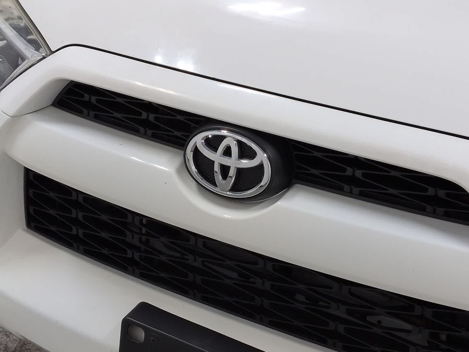 Thumbnail: 2015 Toyota 4Runner - 12