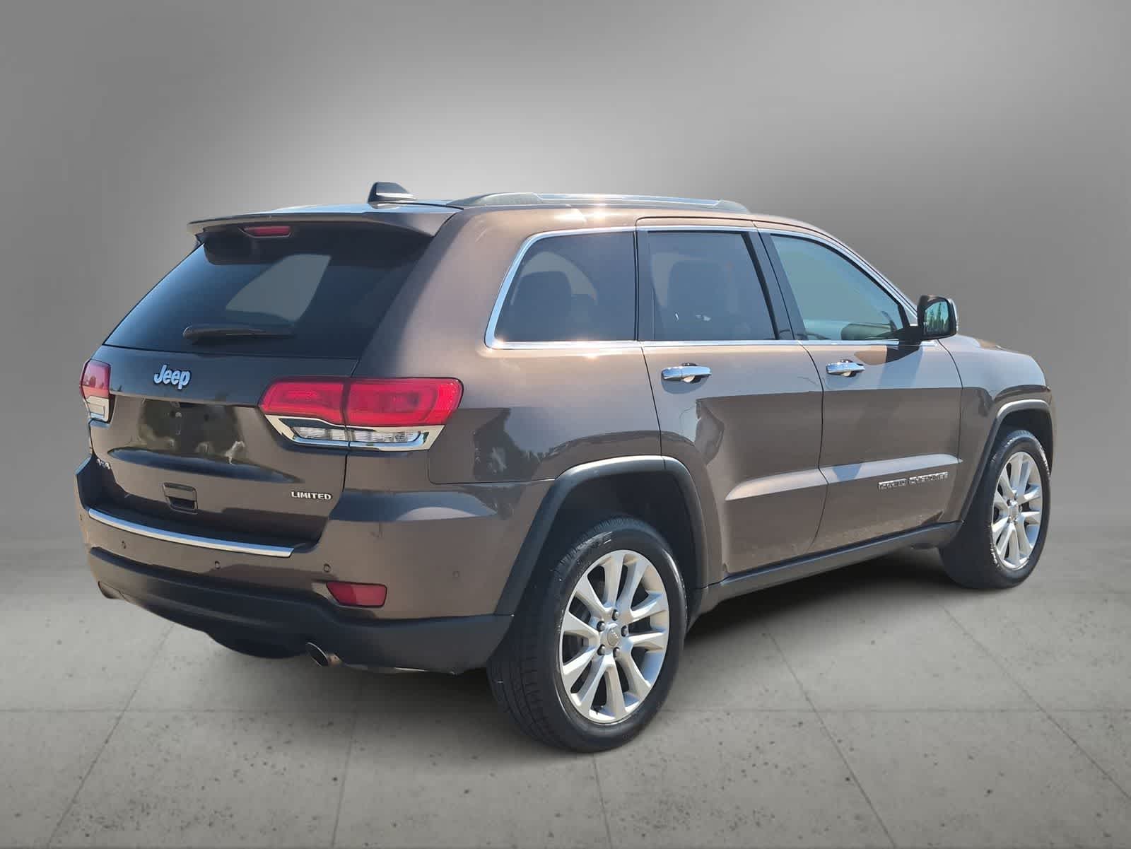 Thumbnail: 2017 Jeep Grand Cherokee - 8
