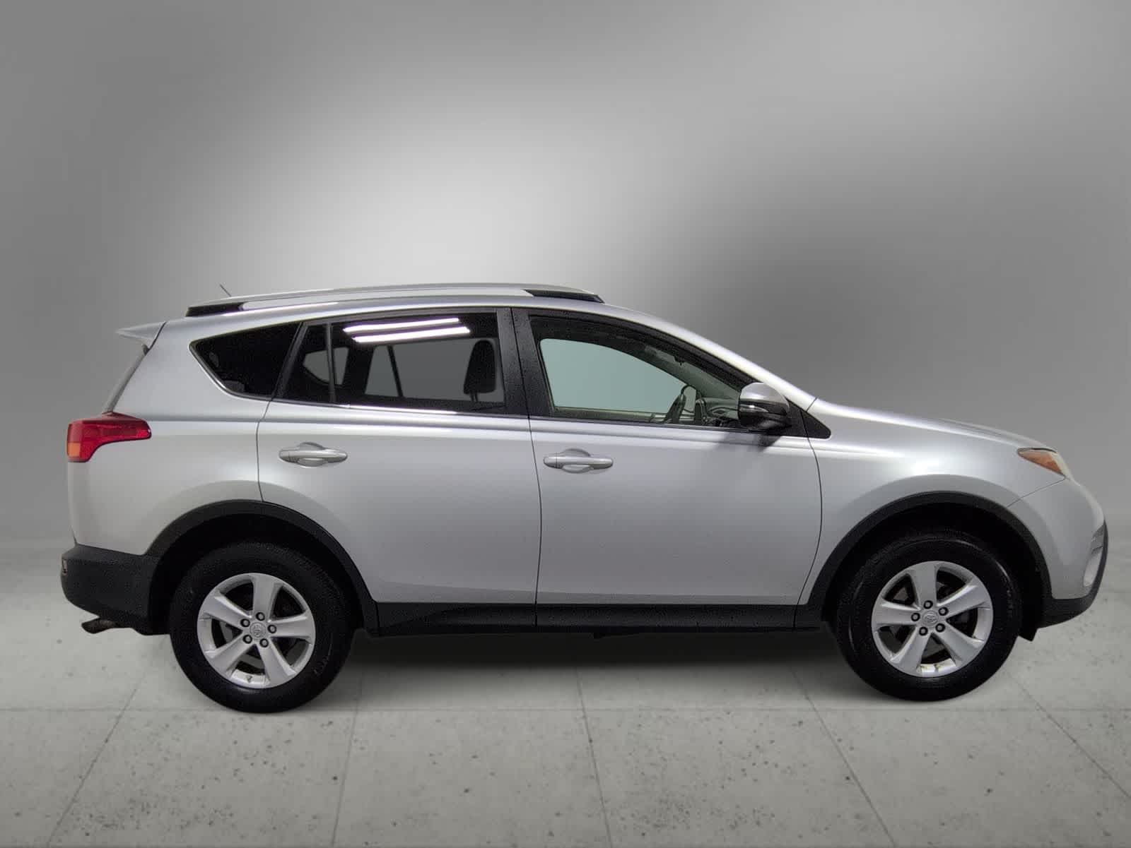 Thumbnail: 2013 Toyota RAV4 - 9