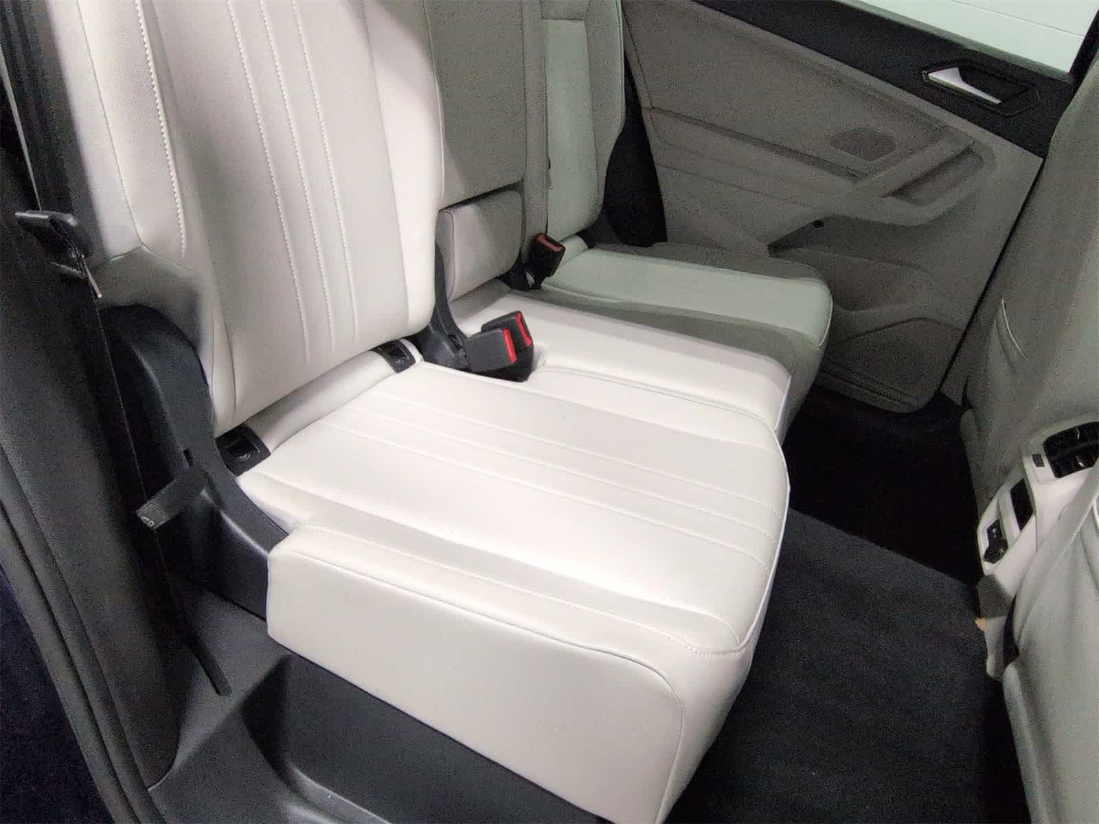 Thumbnail: 2022 Volkswagen Tiguan - 21