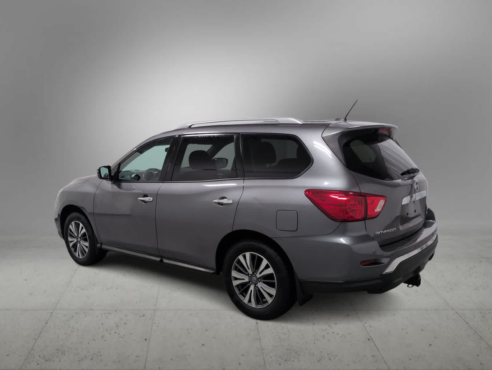 Thumbnail: 2017 Nissan Pathfinder - 6