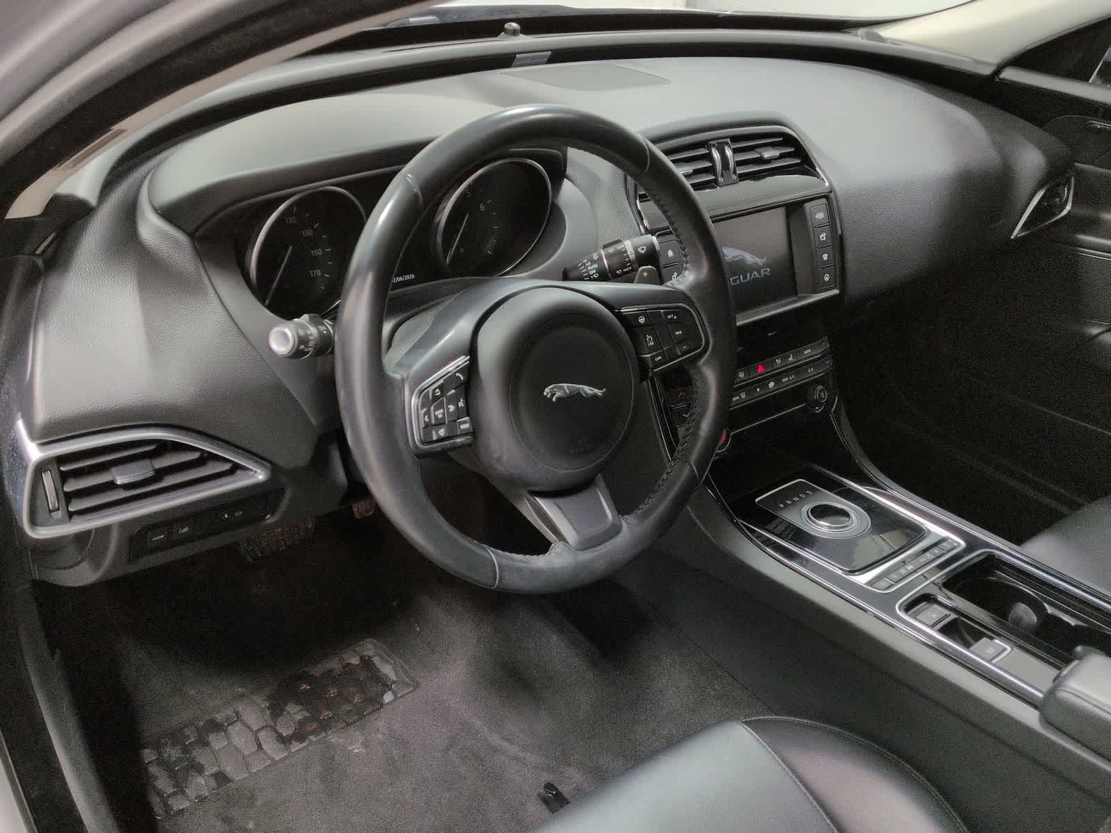 Thumbnail: 2018 Jaguar XE - 10