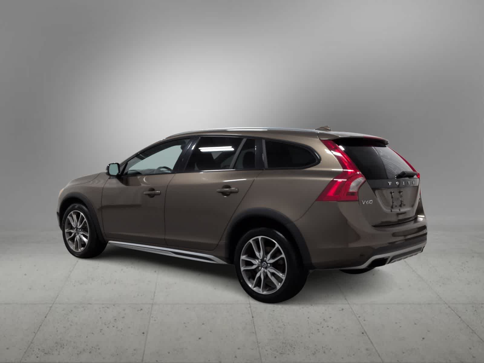 Thumbnail: 2015 Volvo S60 - 6