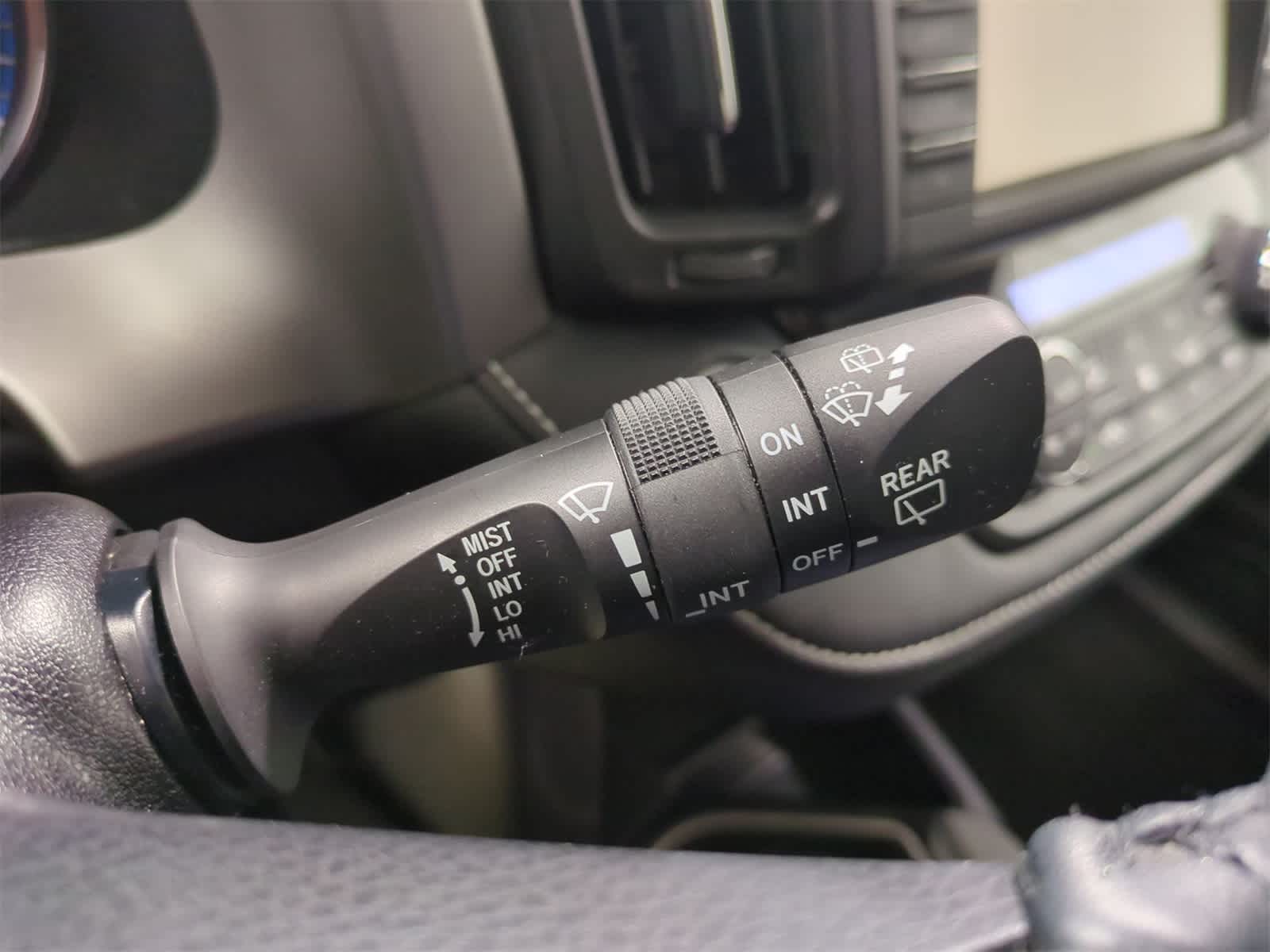 Thumbnail: 2017 Toyota RAV4 - 28