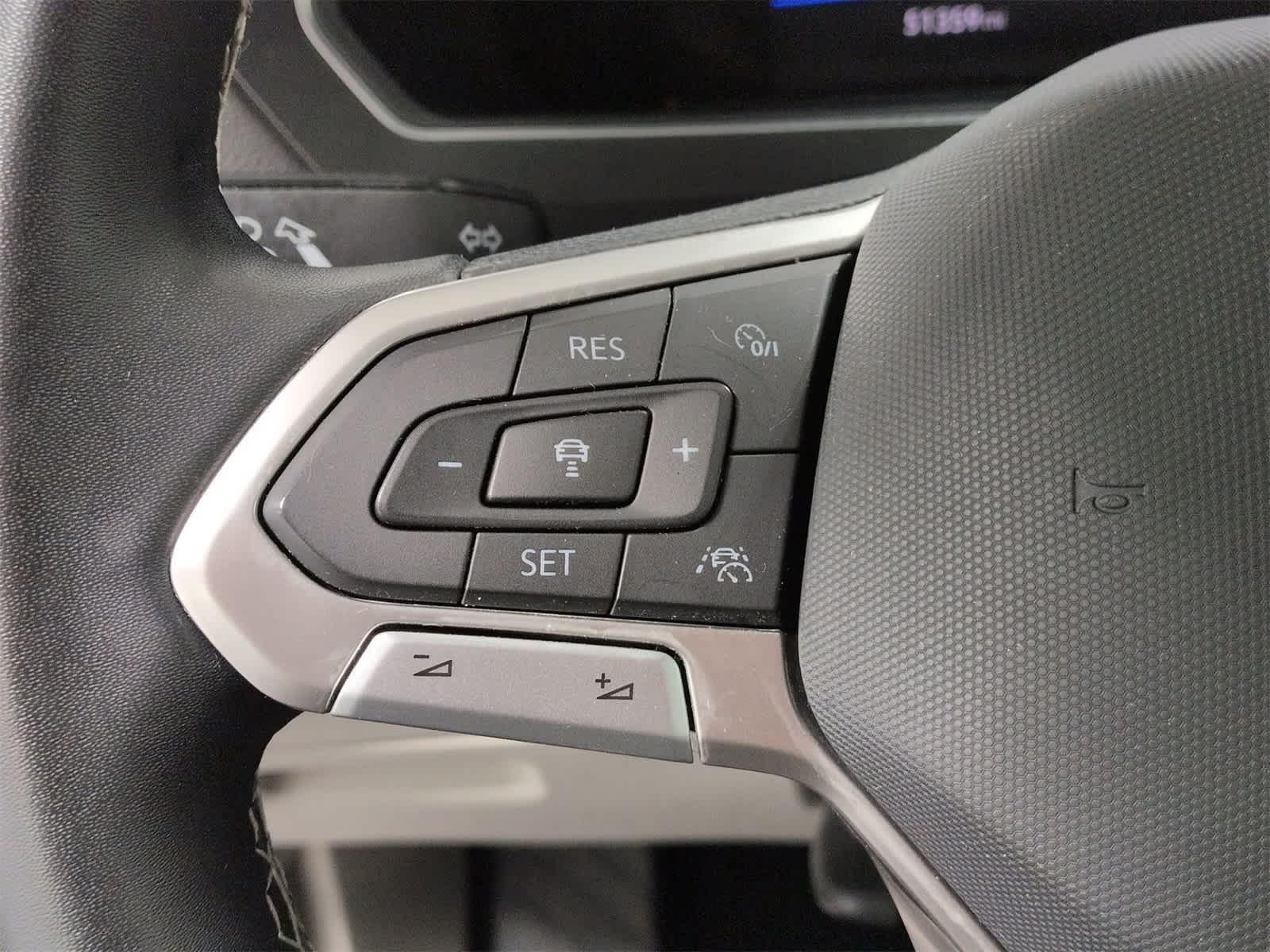 Thumbnail: 2022 Volkswagen Tiguan - 24