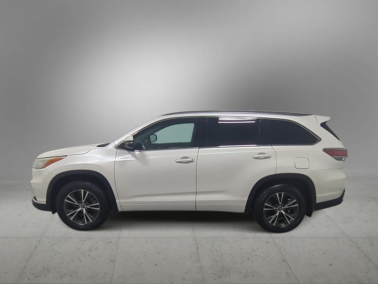 Thumbnail: 2016 Toyota Highlander - 5