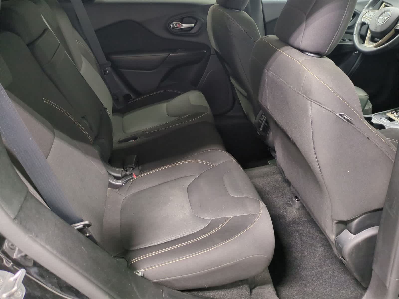 Thumbnail: 2016 Jeep Cherokee - 20