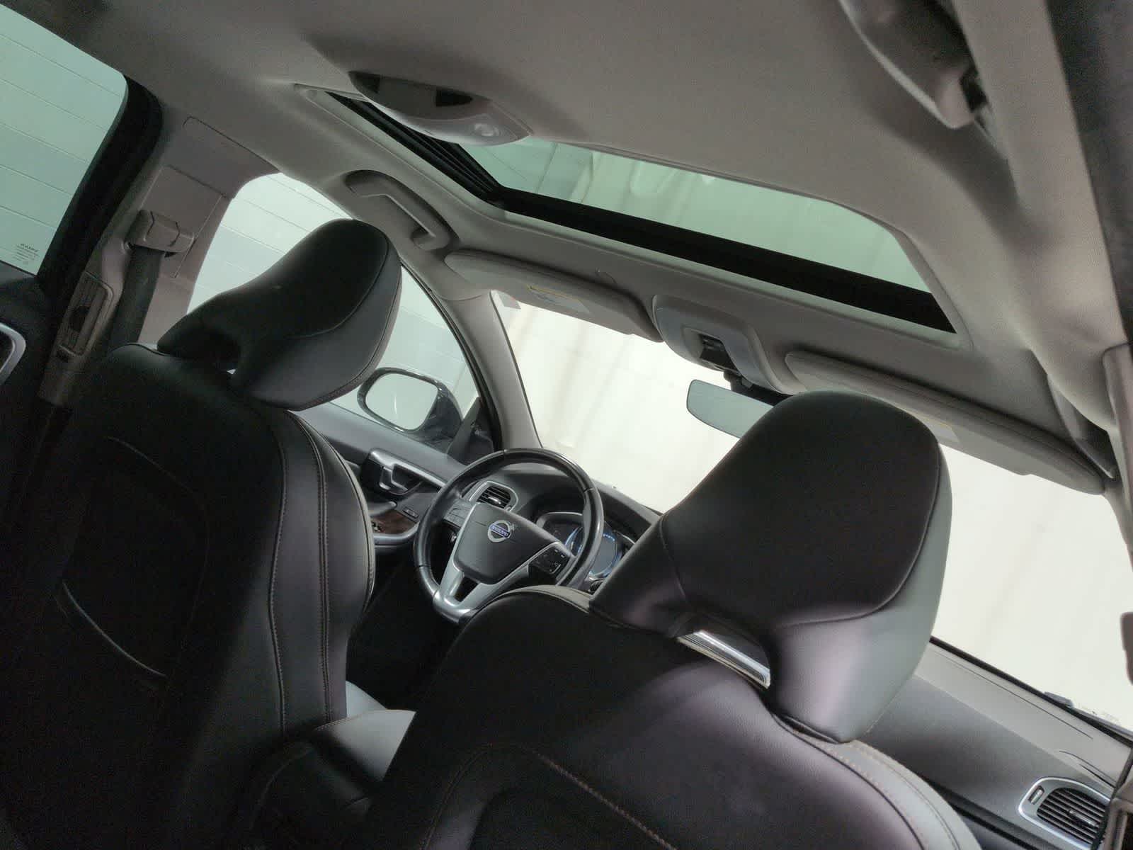 Thumbnail: 2015 Volvo S60 - 24