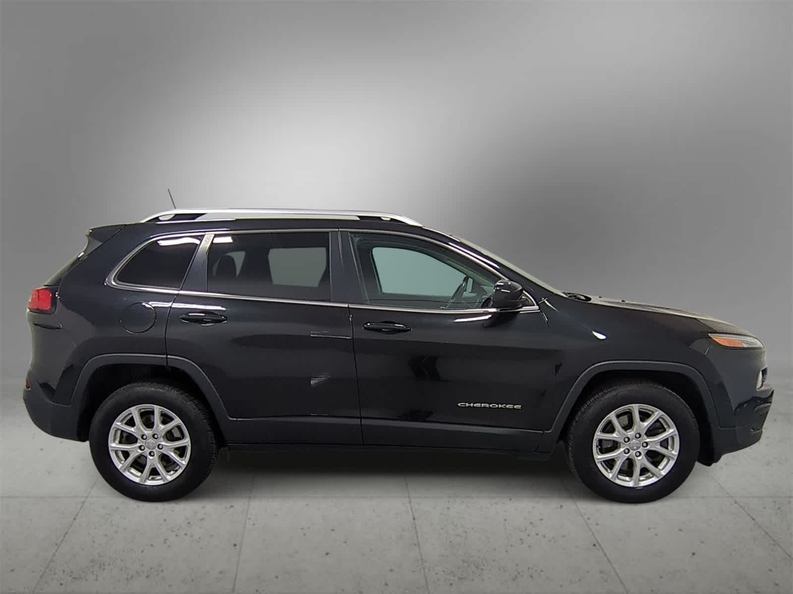 Thumbnail: 2016 Jeep Cherokee - 9
