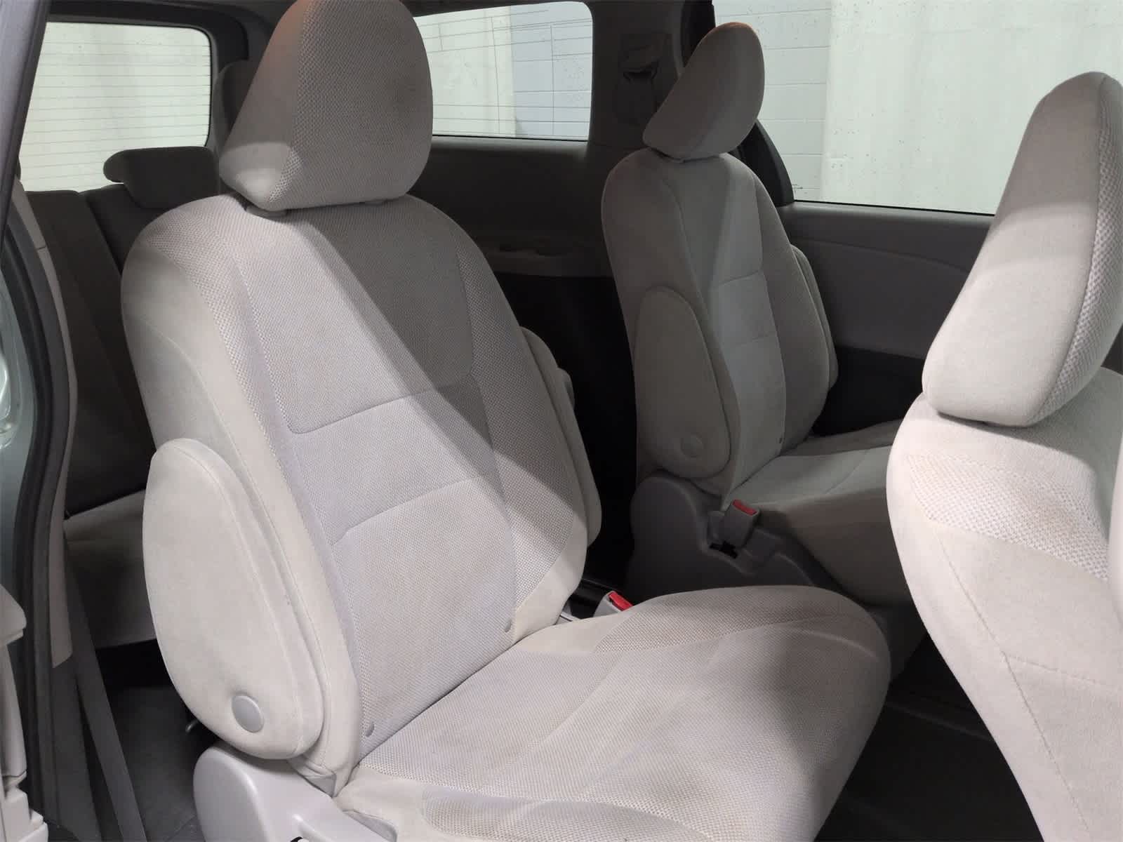 Thumbnail: 2019 Toyota Sienna - 21