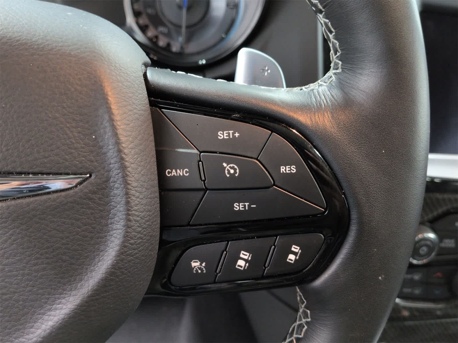 Thumbnail: 2023 Chrysler 300 - 27