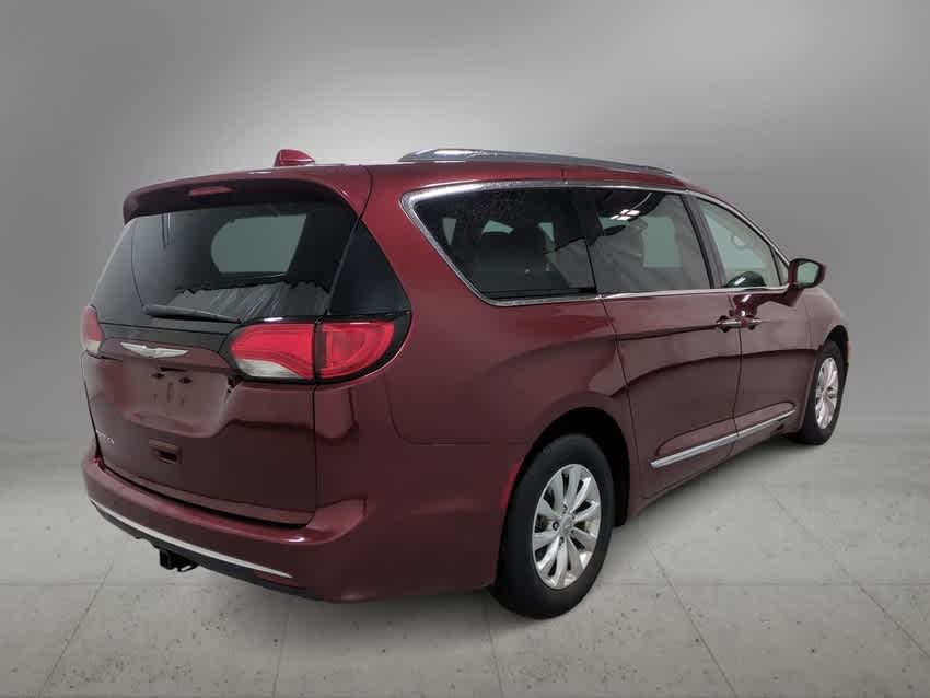 Thumbnail: 2018 Chrysler Pacifica - 13