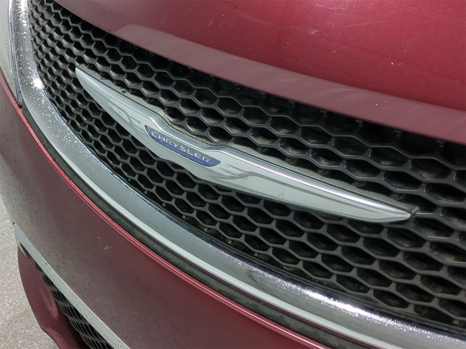 Thumbnail: 2018 Chrysler Pacifica - 18