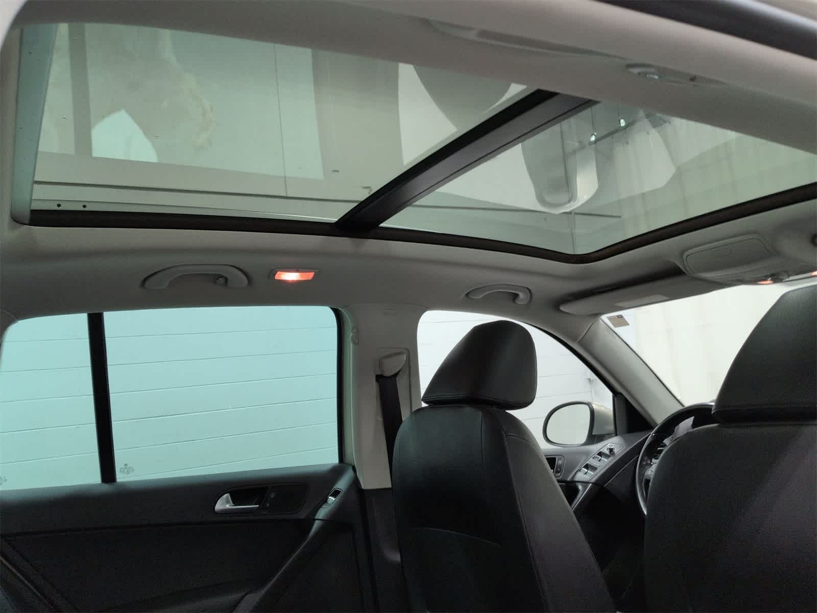 Thumbnail: 2013 Volkswagen Tiguan - 23