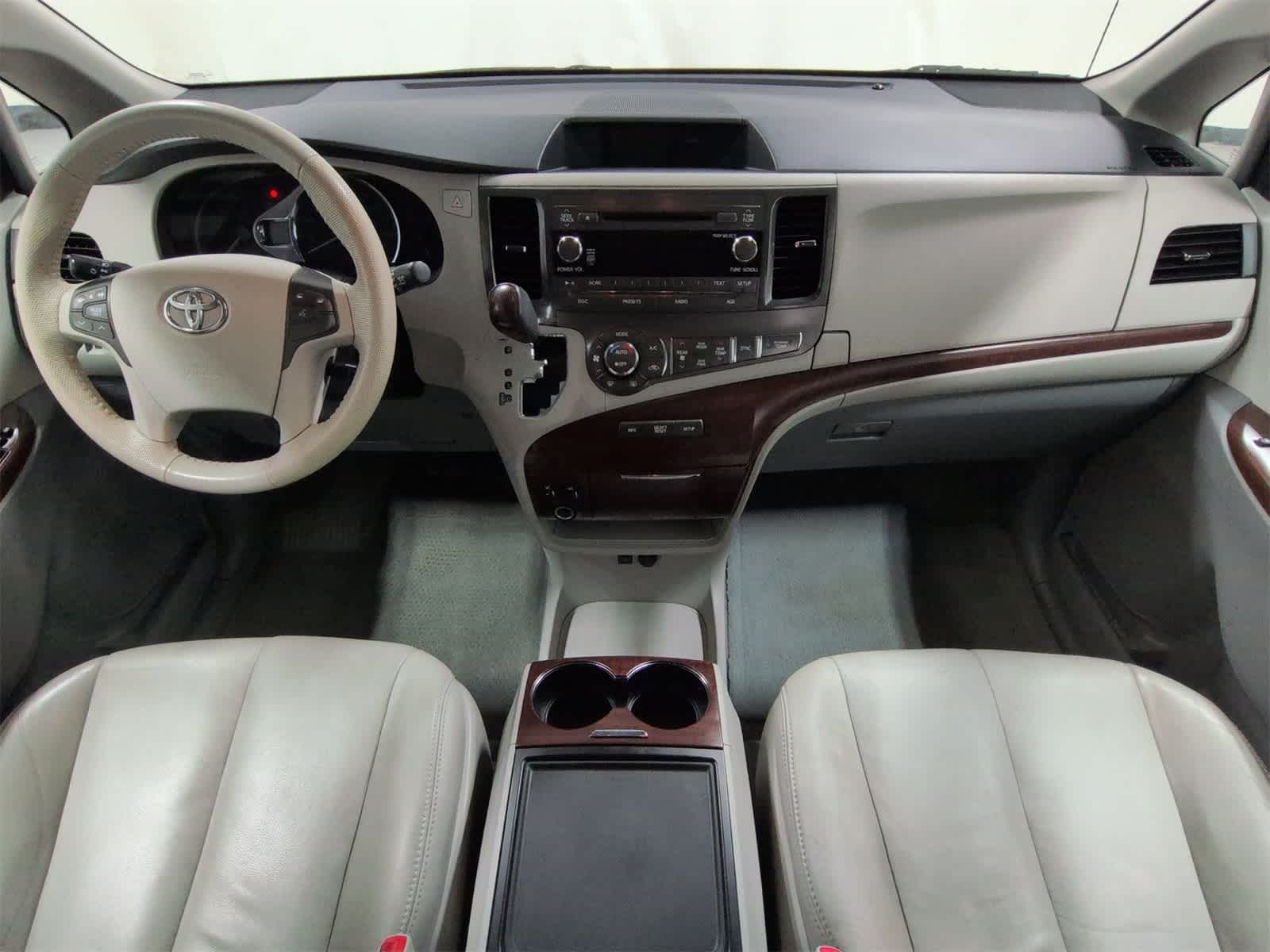 Thumbnail: 2014 Toyota Sienna - 16