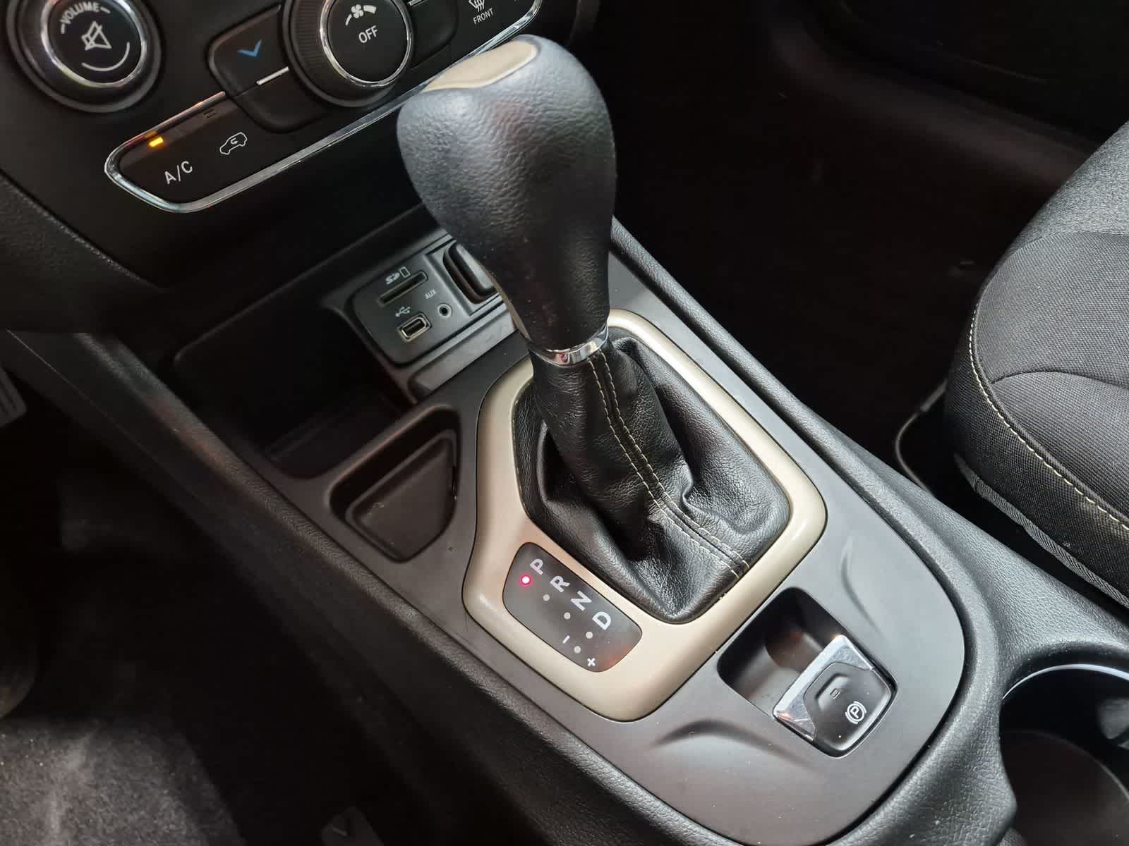 Thumbnail: 2014 Jeep Cherokee - 37