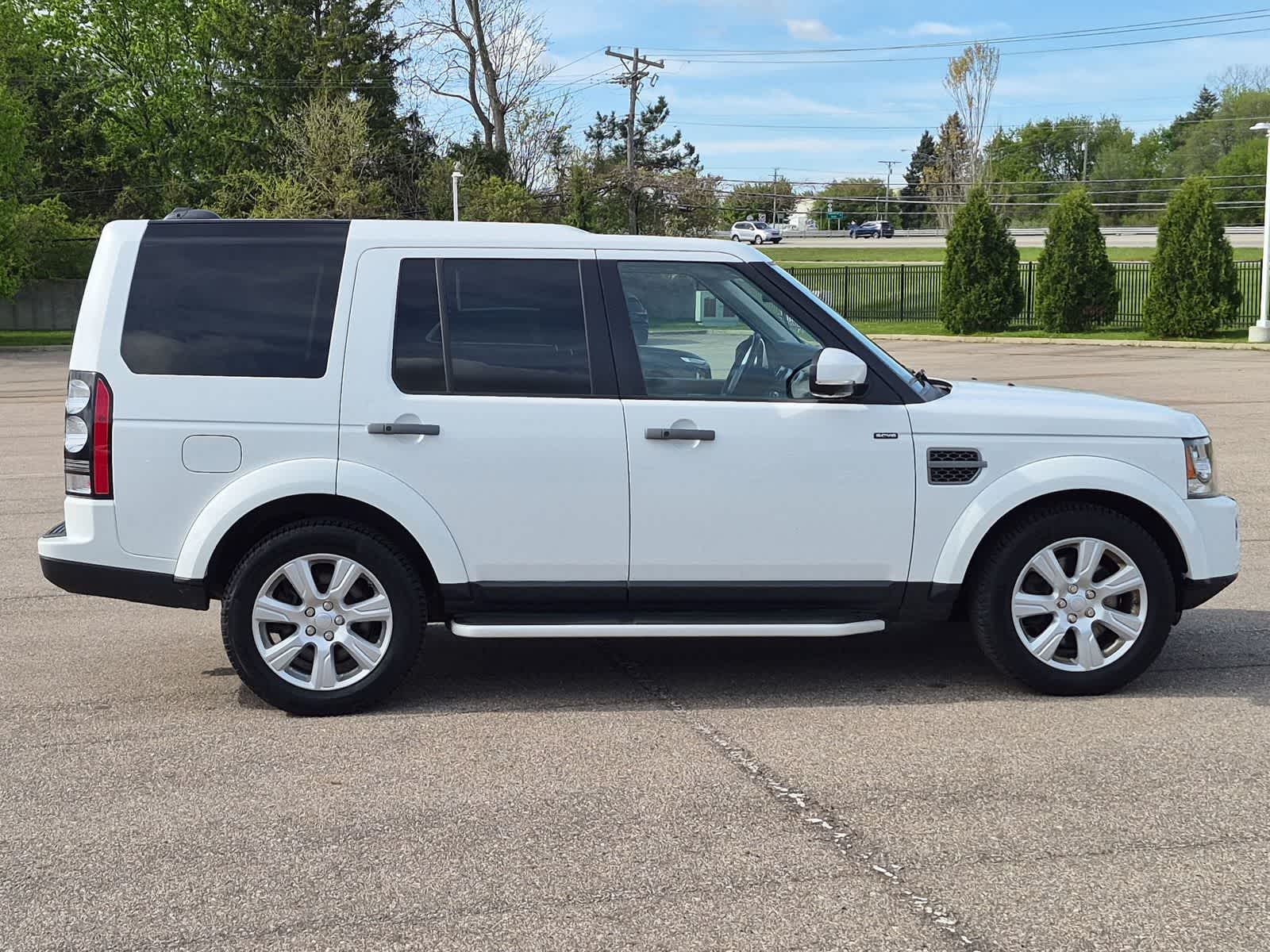 Thumbnail: 2016 Land Rover LR4 - 15