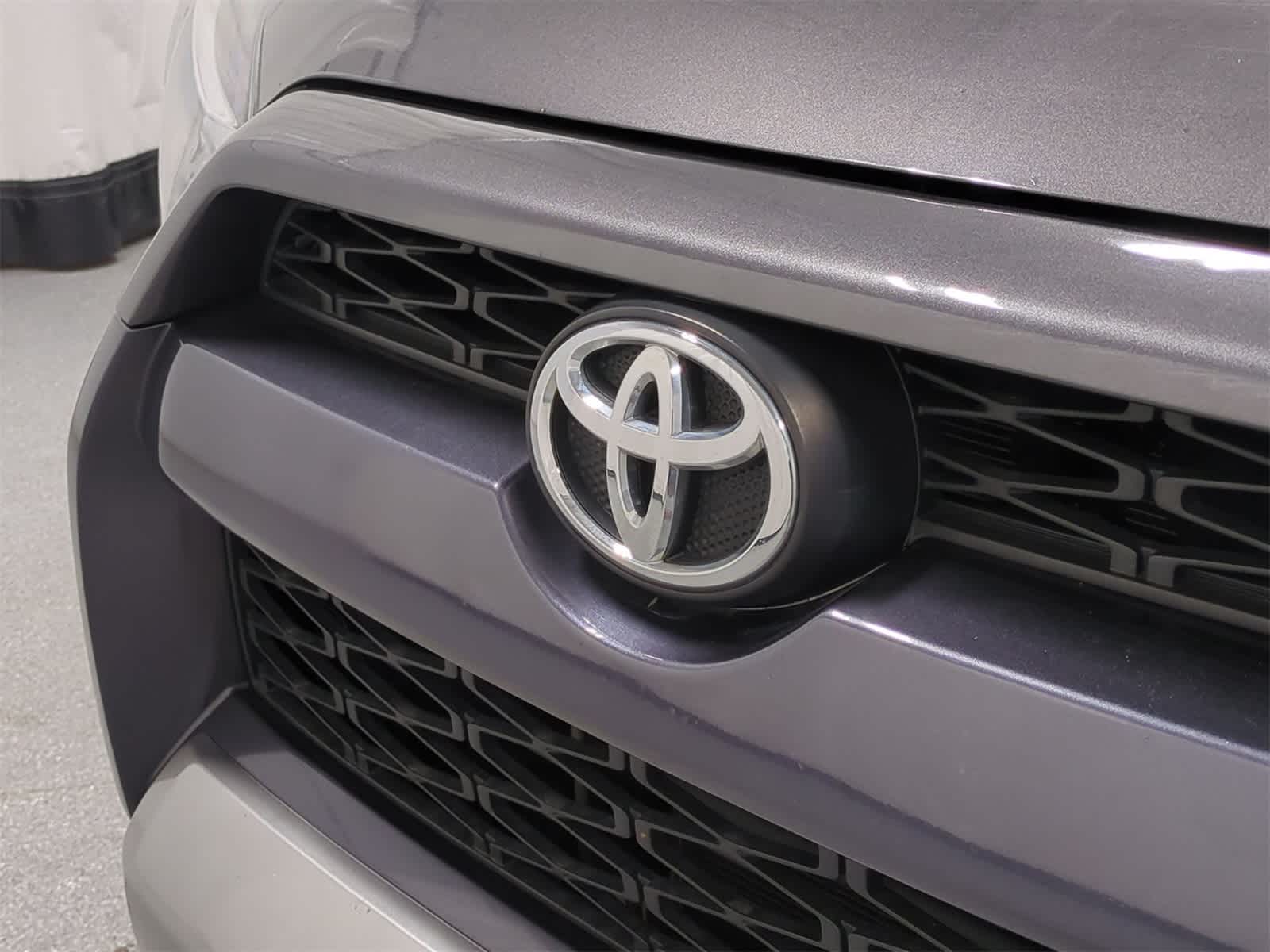 Thumbnail: 2015 Toyota 4Runner - 12