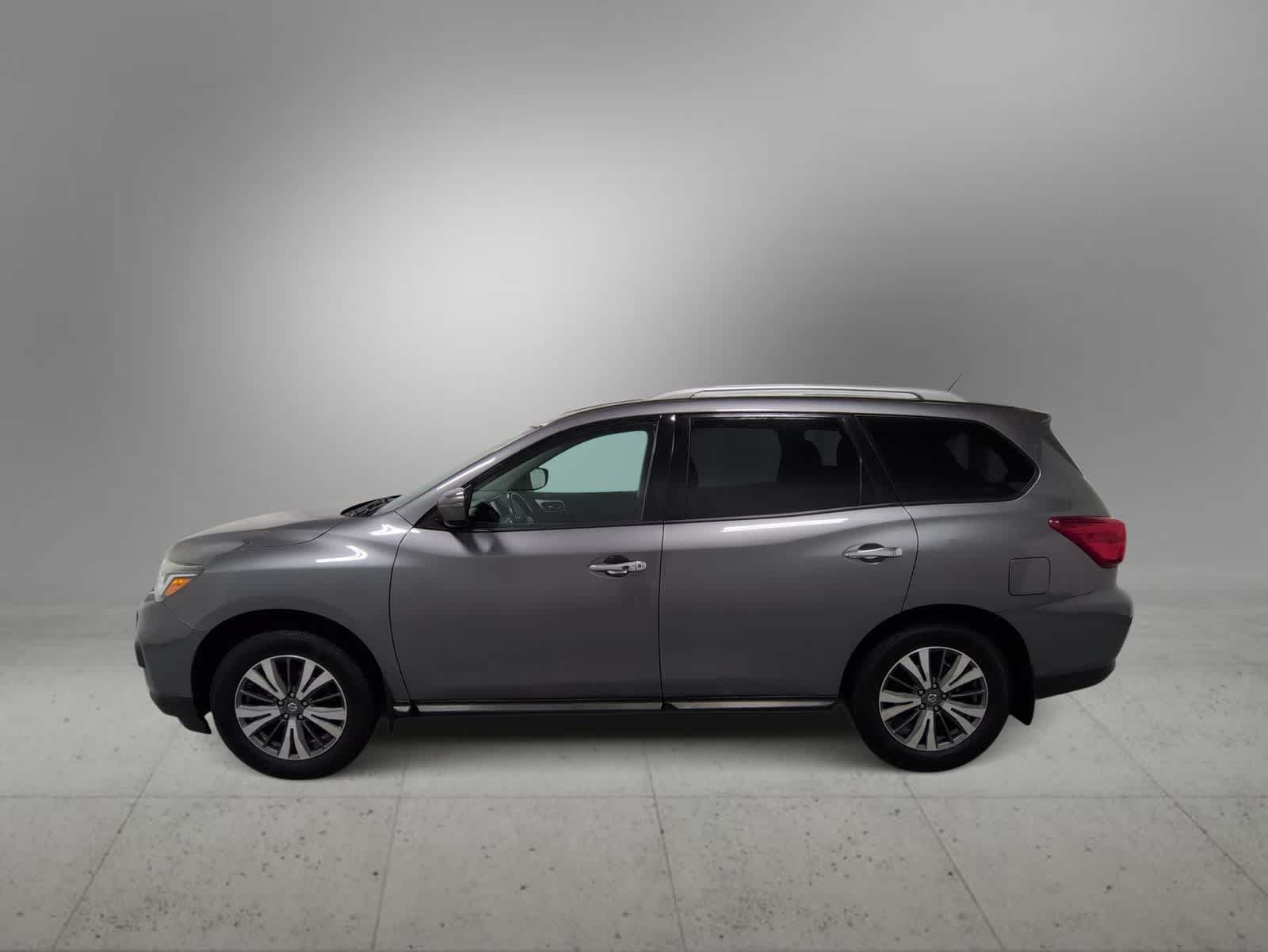 Thumbnail: 2017 Nissan Pathfinder - 5