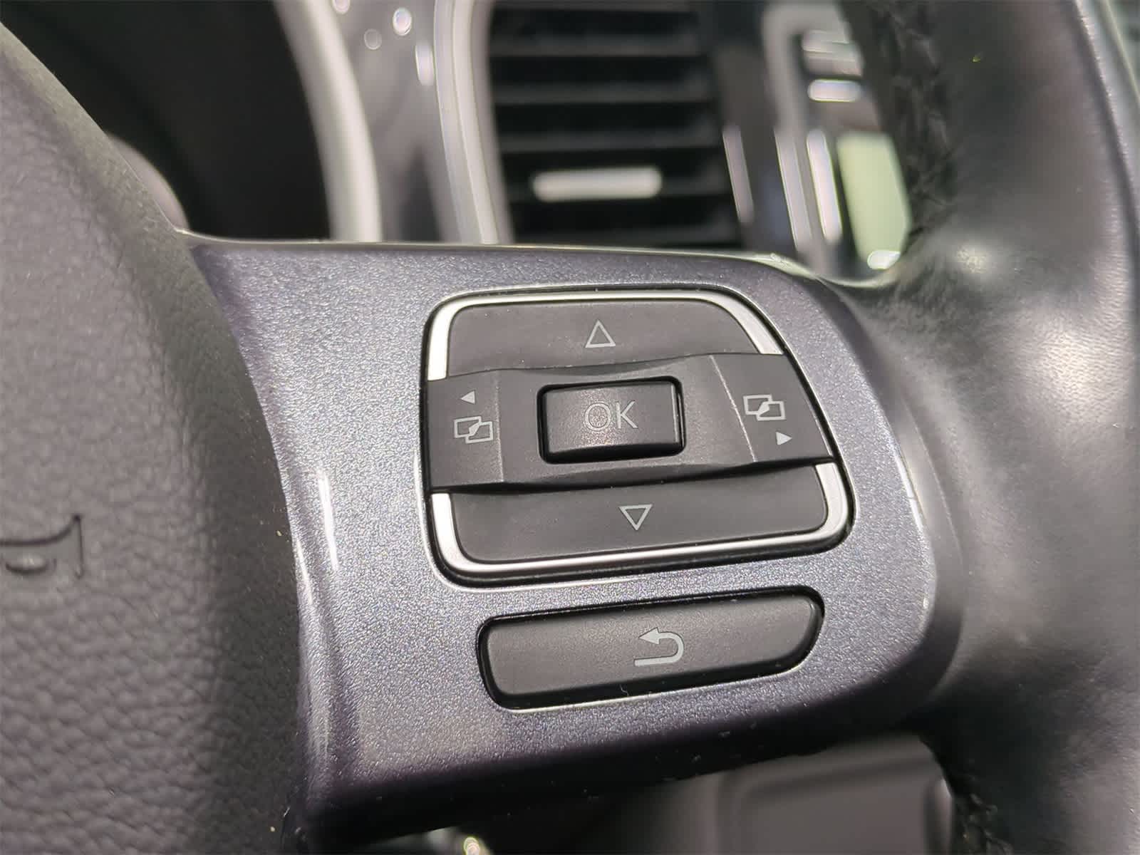 Thumbnail: 2014 Volkswagen Beetle - 28