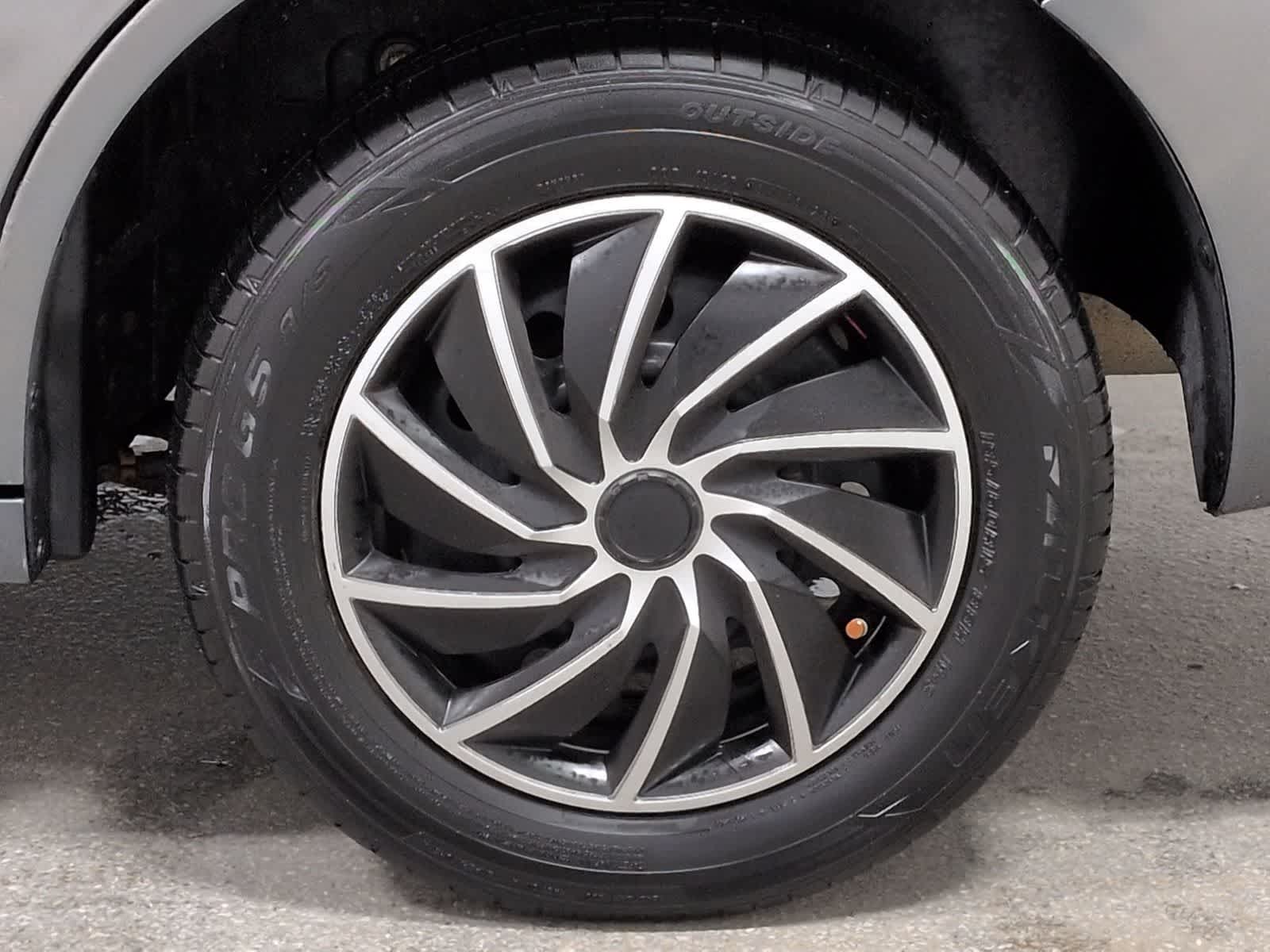 Thumbnail: 2004 Saturn Ion - 14