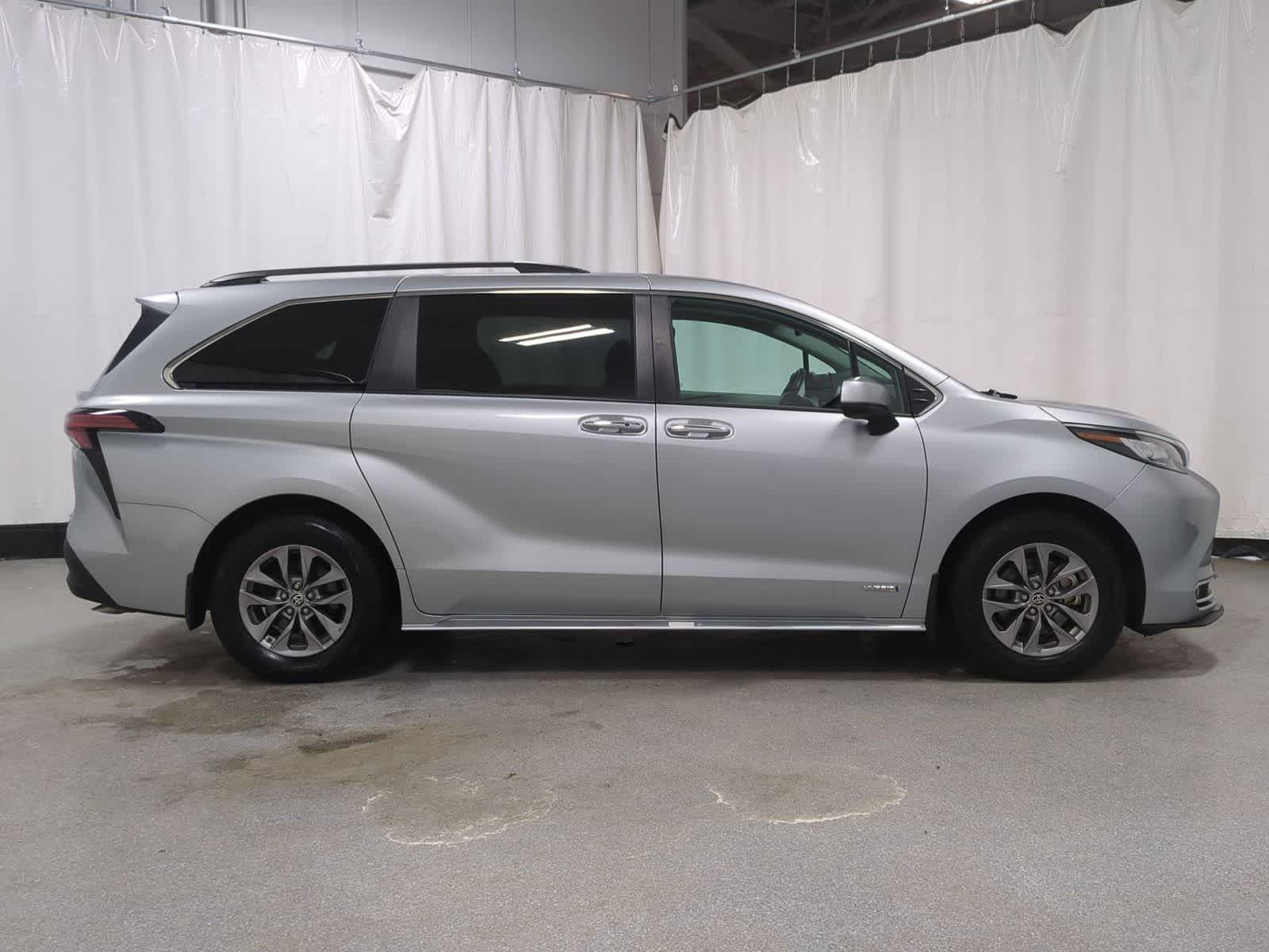 Thumbnail: 2021 Toyota Sienna - 15