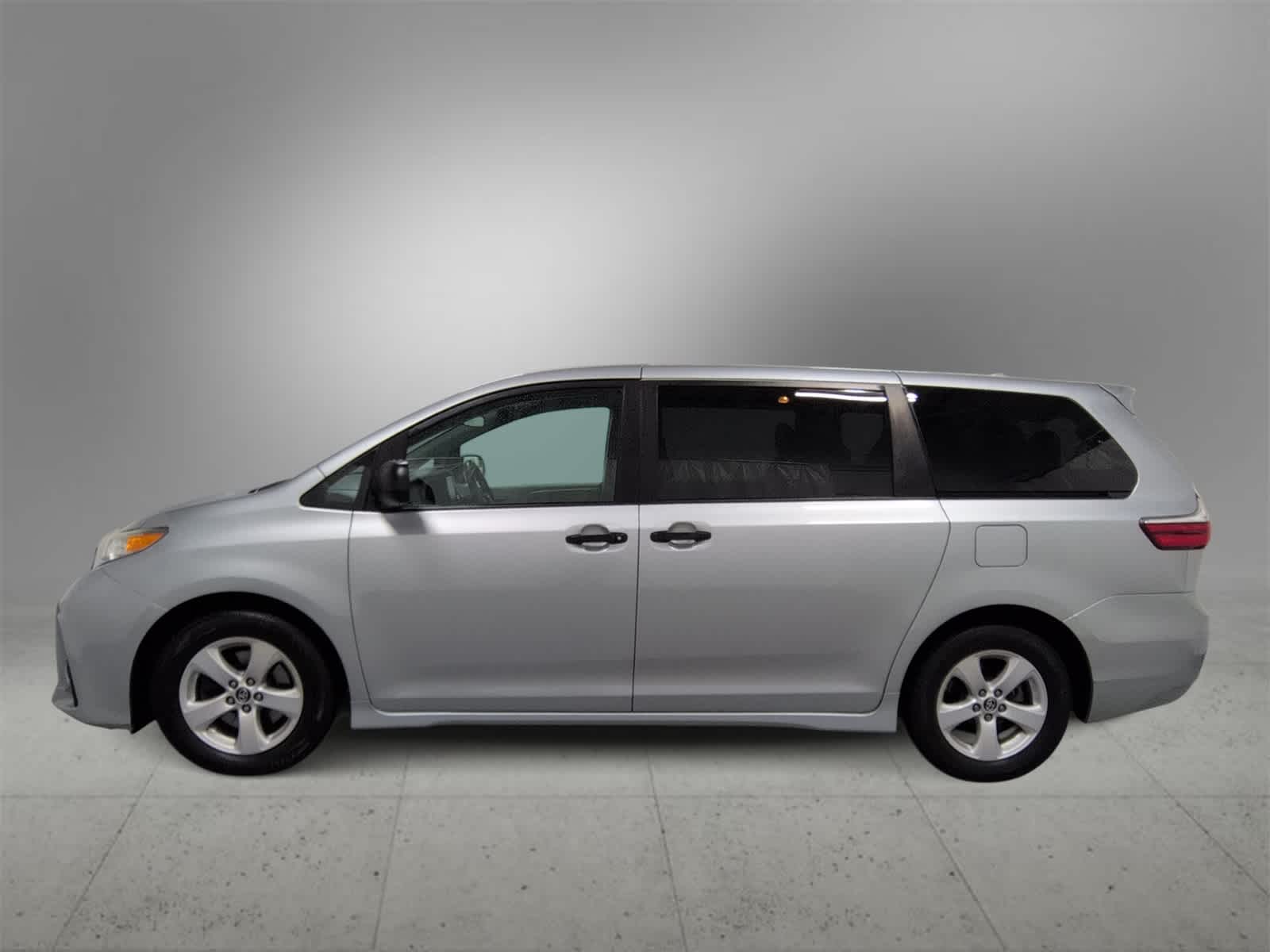 Thumbnail: 2019 Toyota Sienna - 5