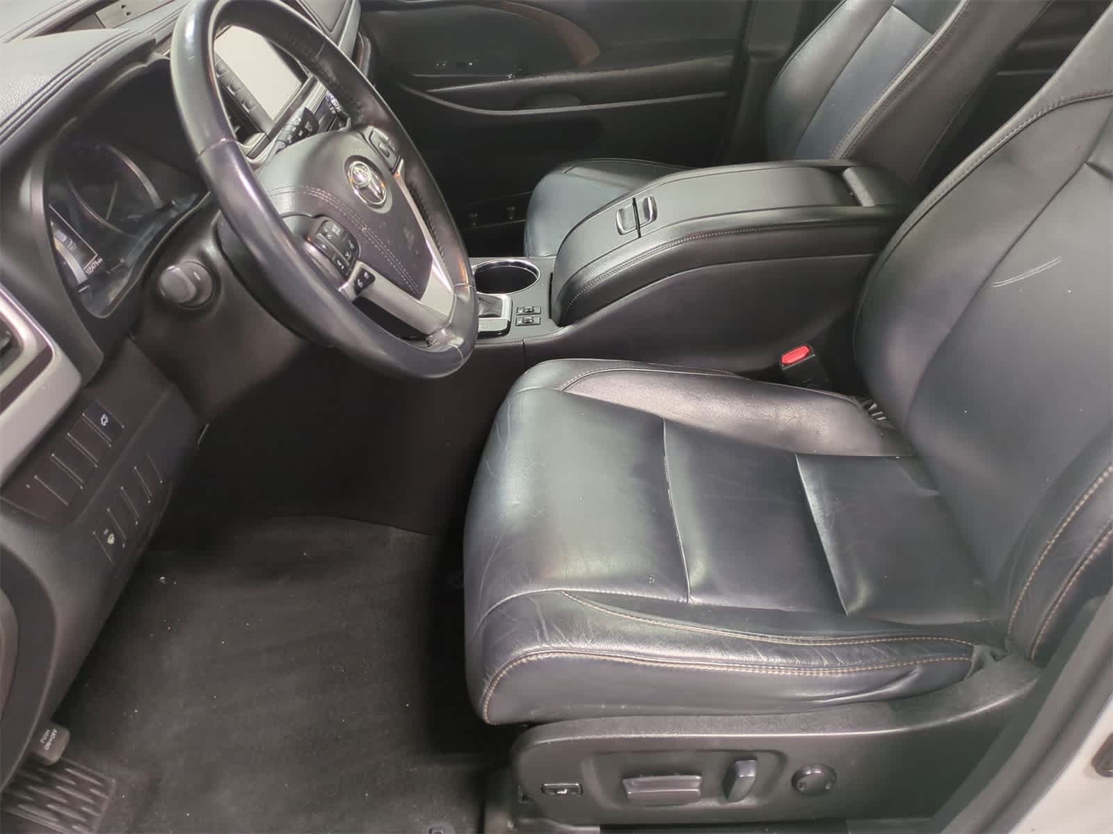 Thumbnail: 2016 Toyota Highlander - 17